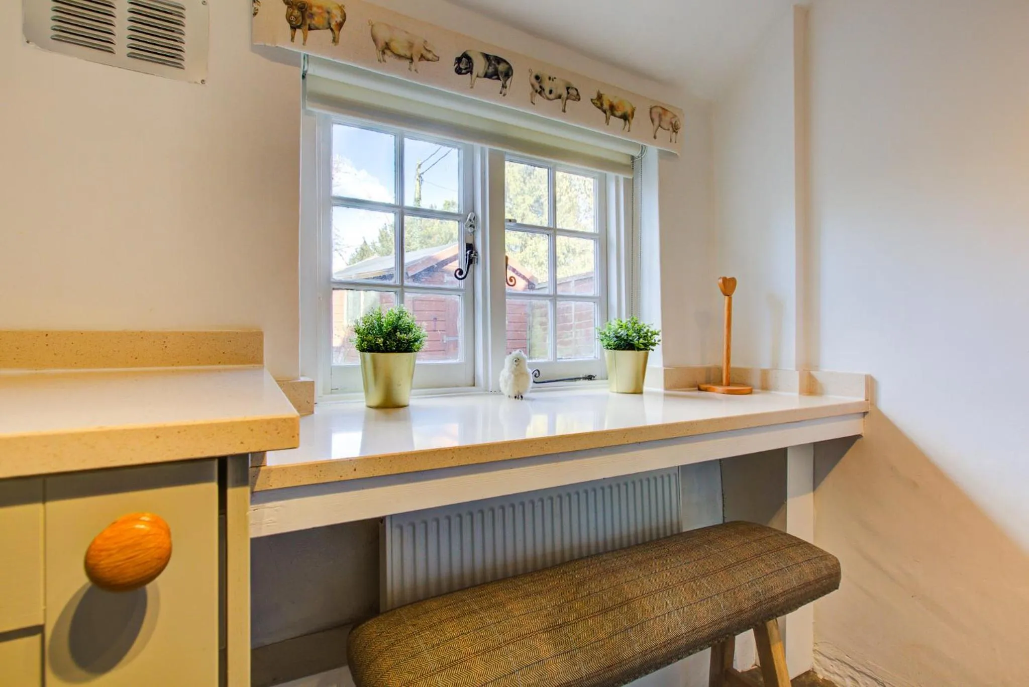 Kitchen or kitchenette in Eglantine