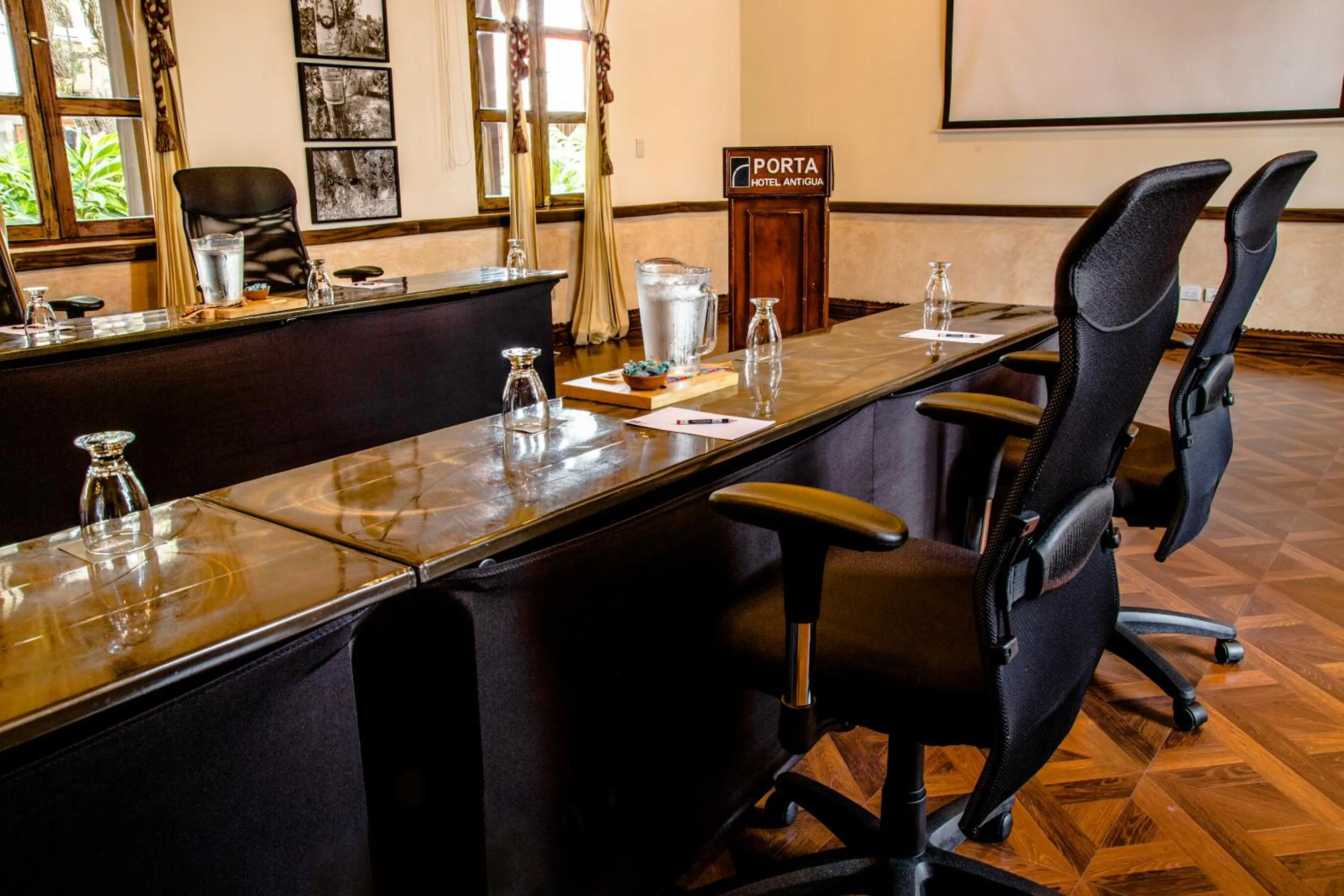 Meeting/conference room in Porta Hotel Antigua