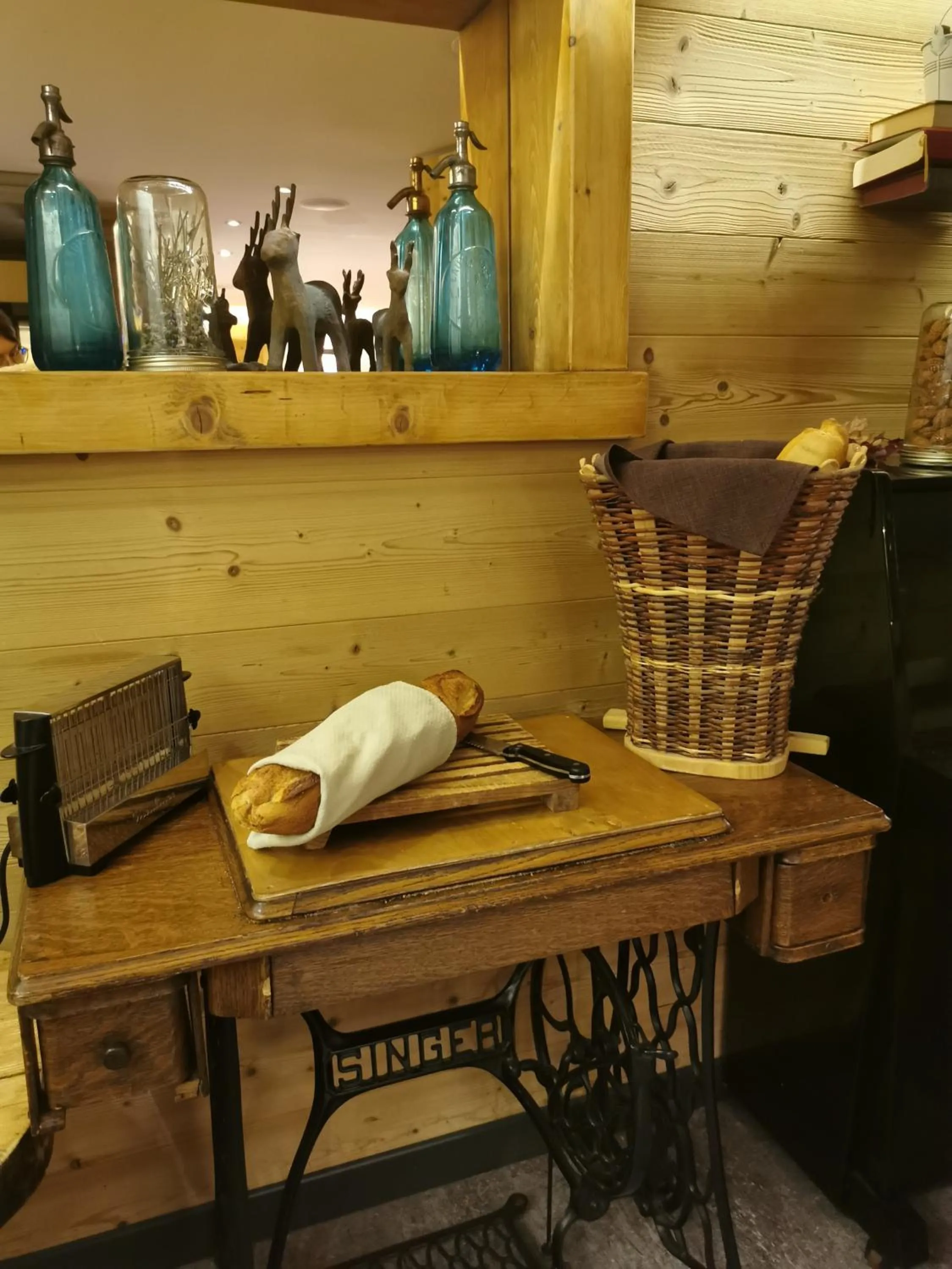 Continental breakfast in Hôtel Du Midi