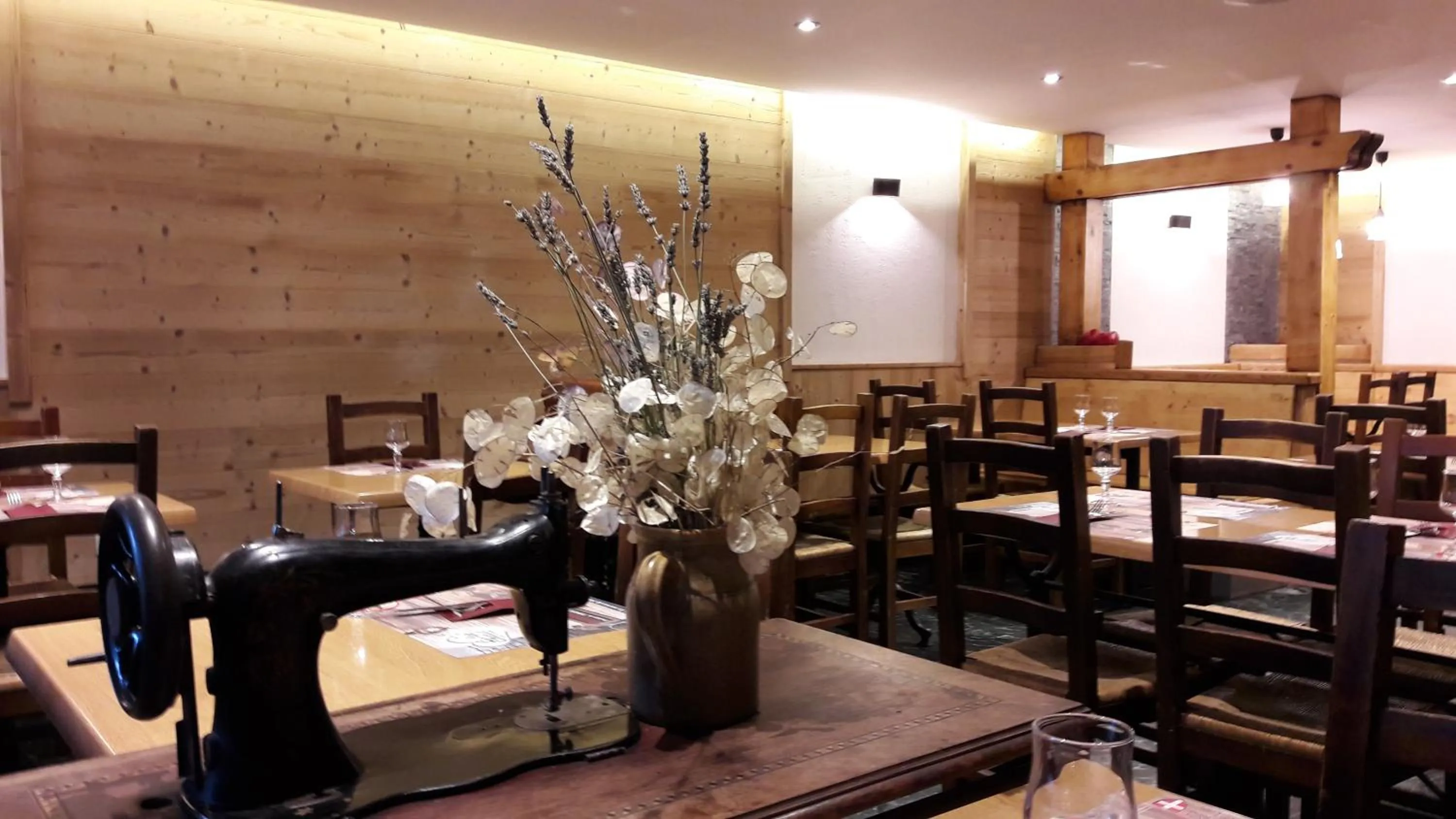 Restaurant/places to eat in Hôtel Du Midi