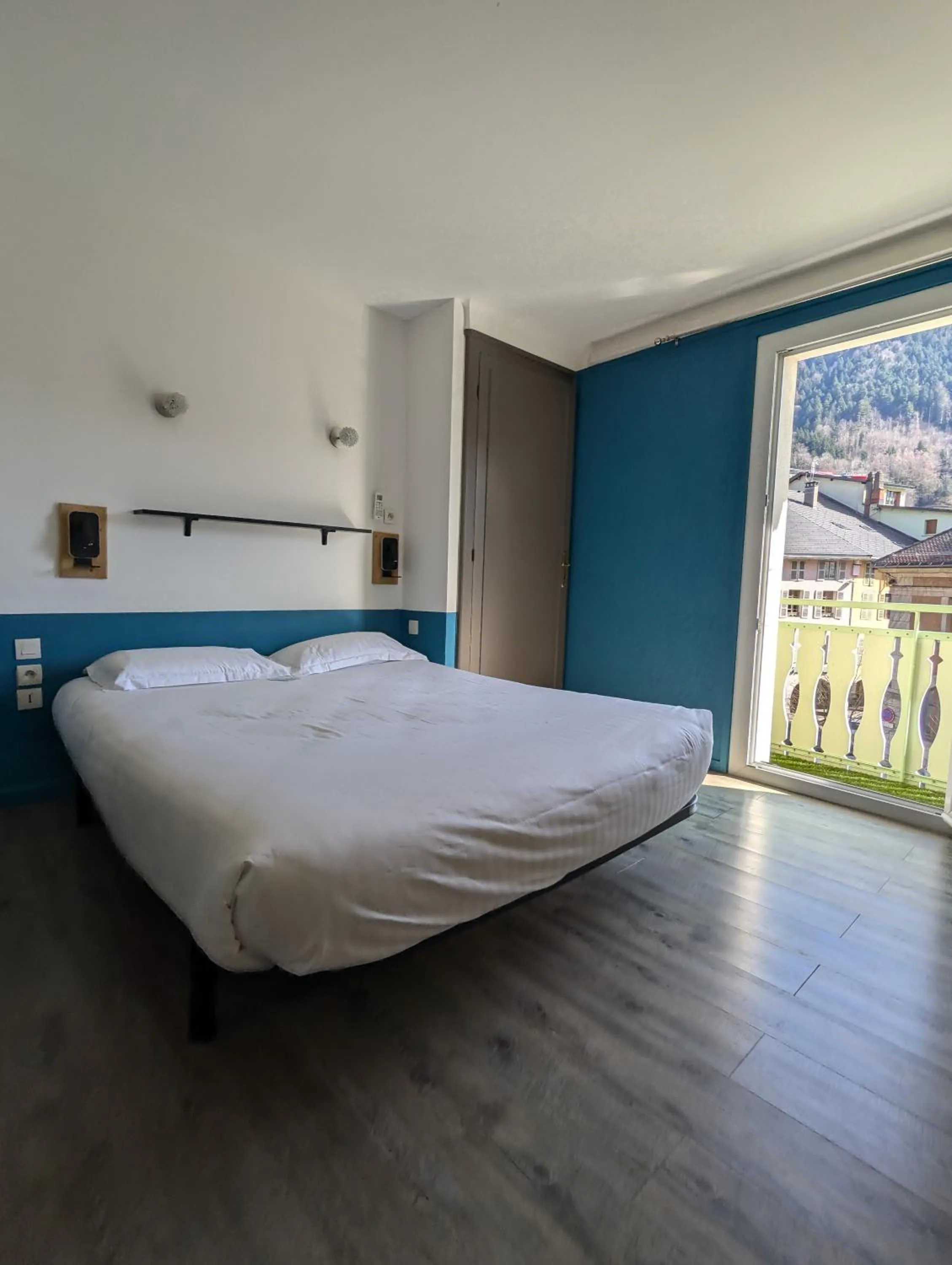 Bed in Hôtel Du Midi