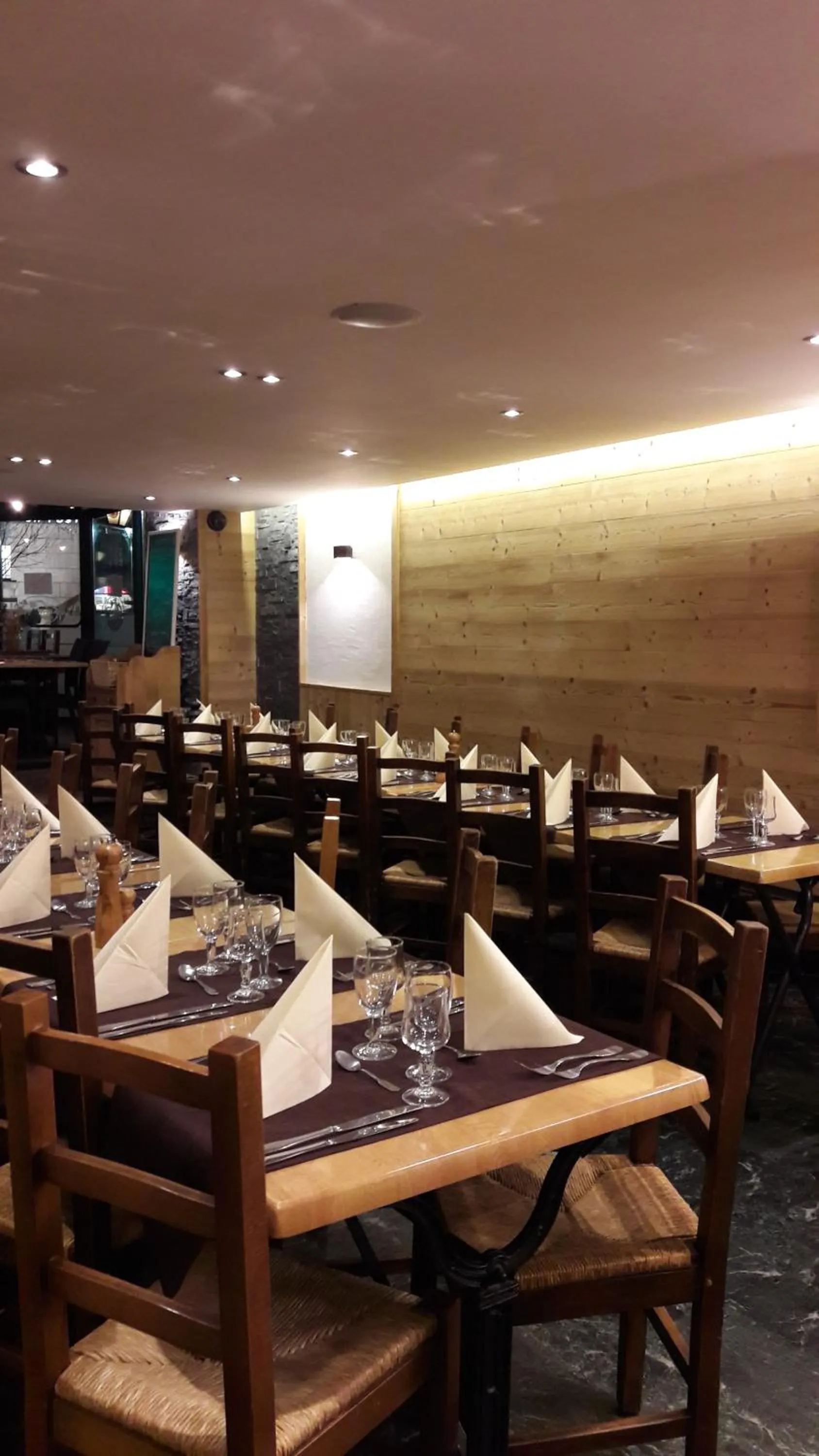 Restaurant/places to eat in Hôtel Du Midi