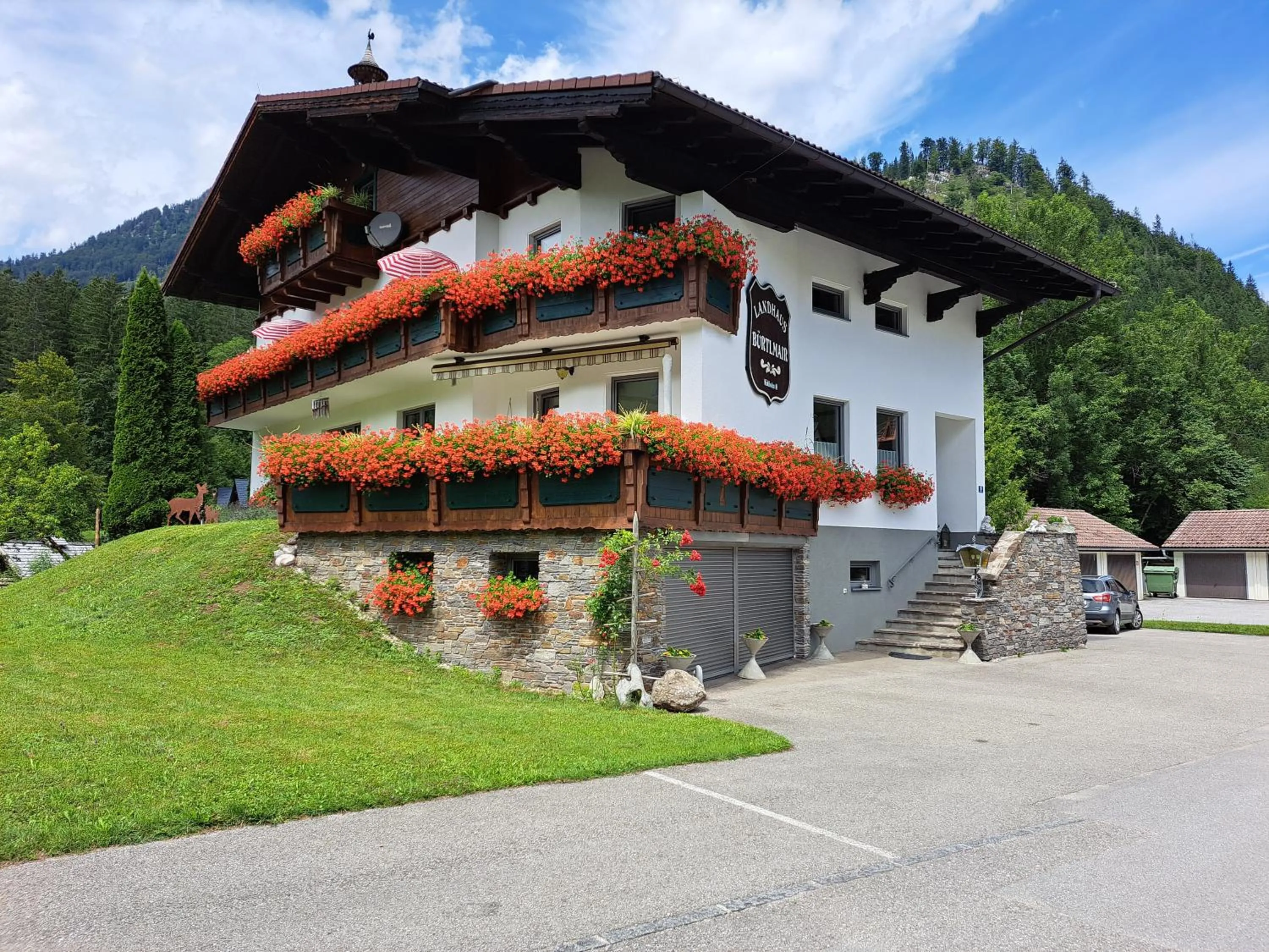 Parking in Hotel garni Landhaus Bürtlmair