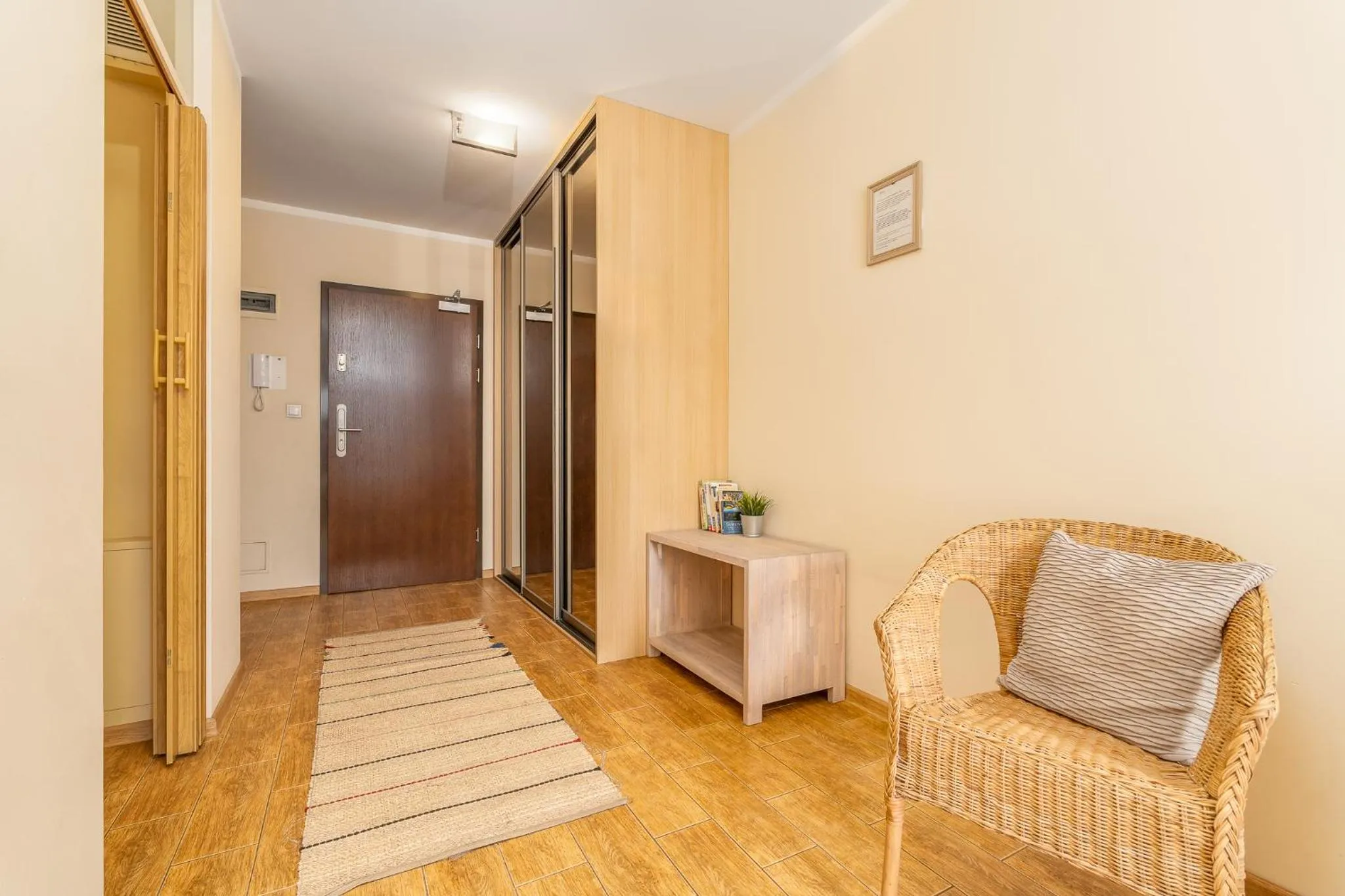 wardrobe in MARGI Gaja Apartament