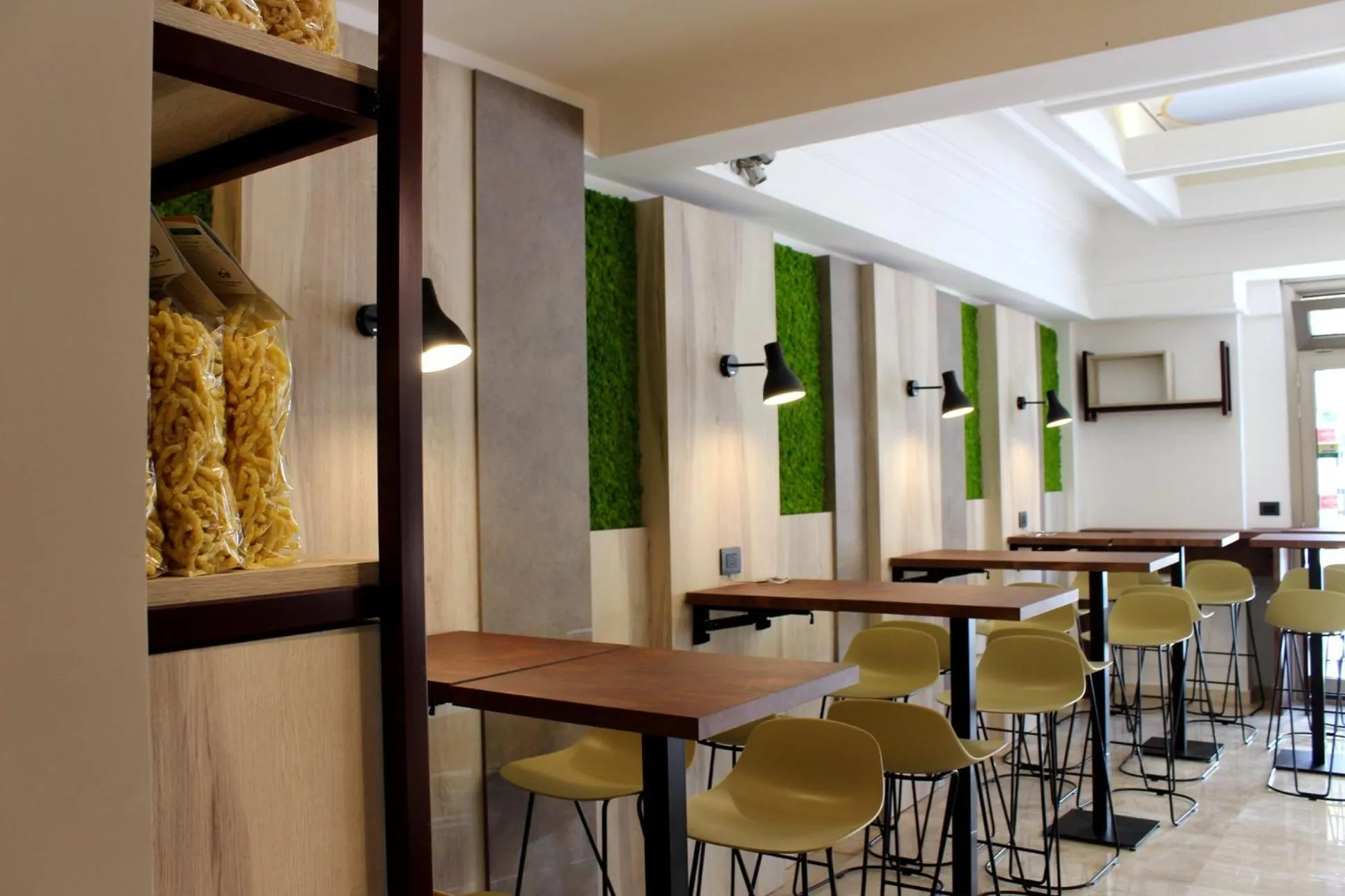 Restaurant/places to eat in Casa Vacanze Fardella Centrale