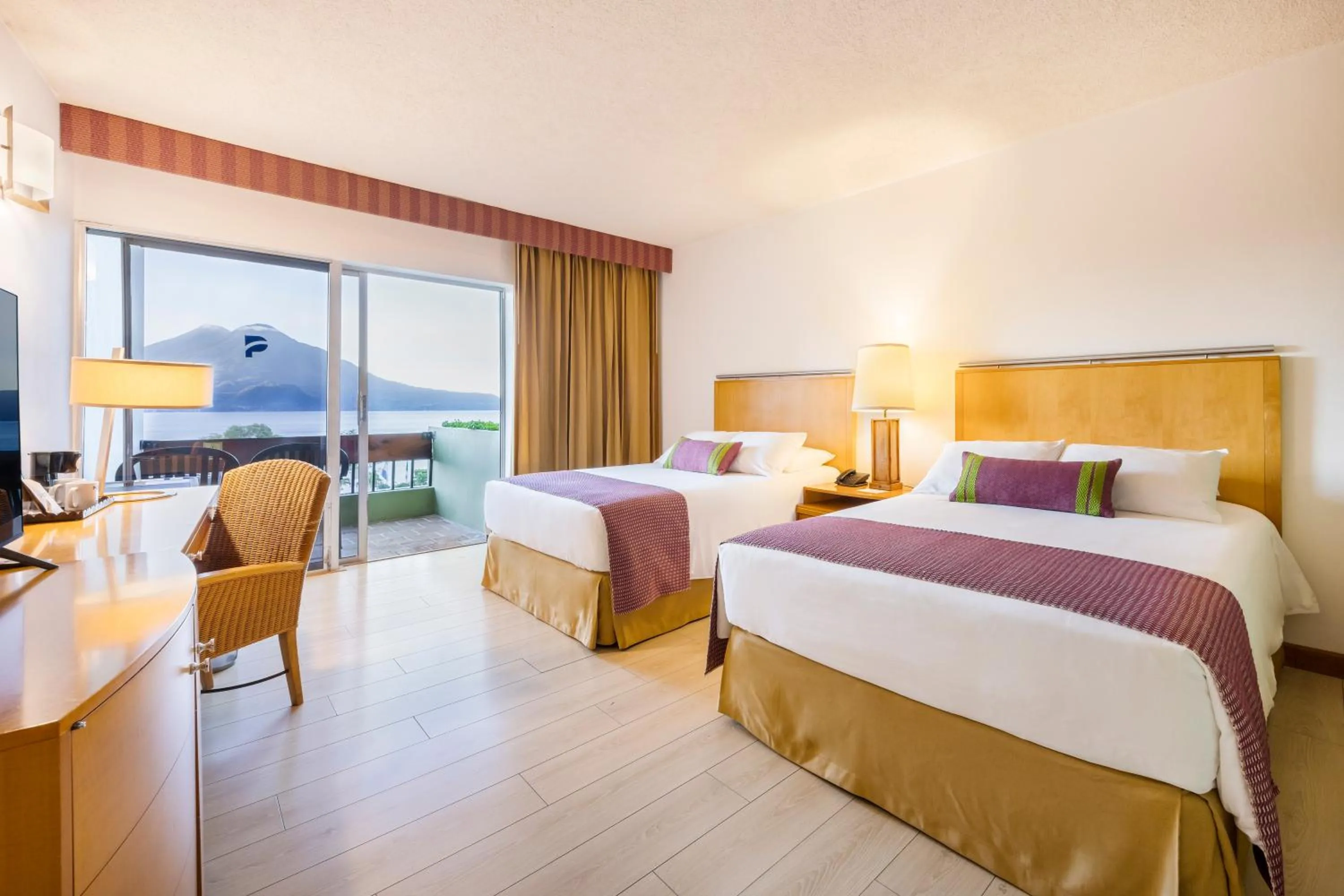 Bedroom, Bed in Porta Hotel del Lago