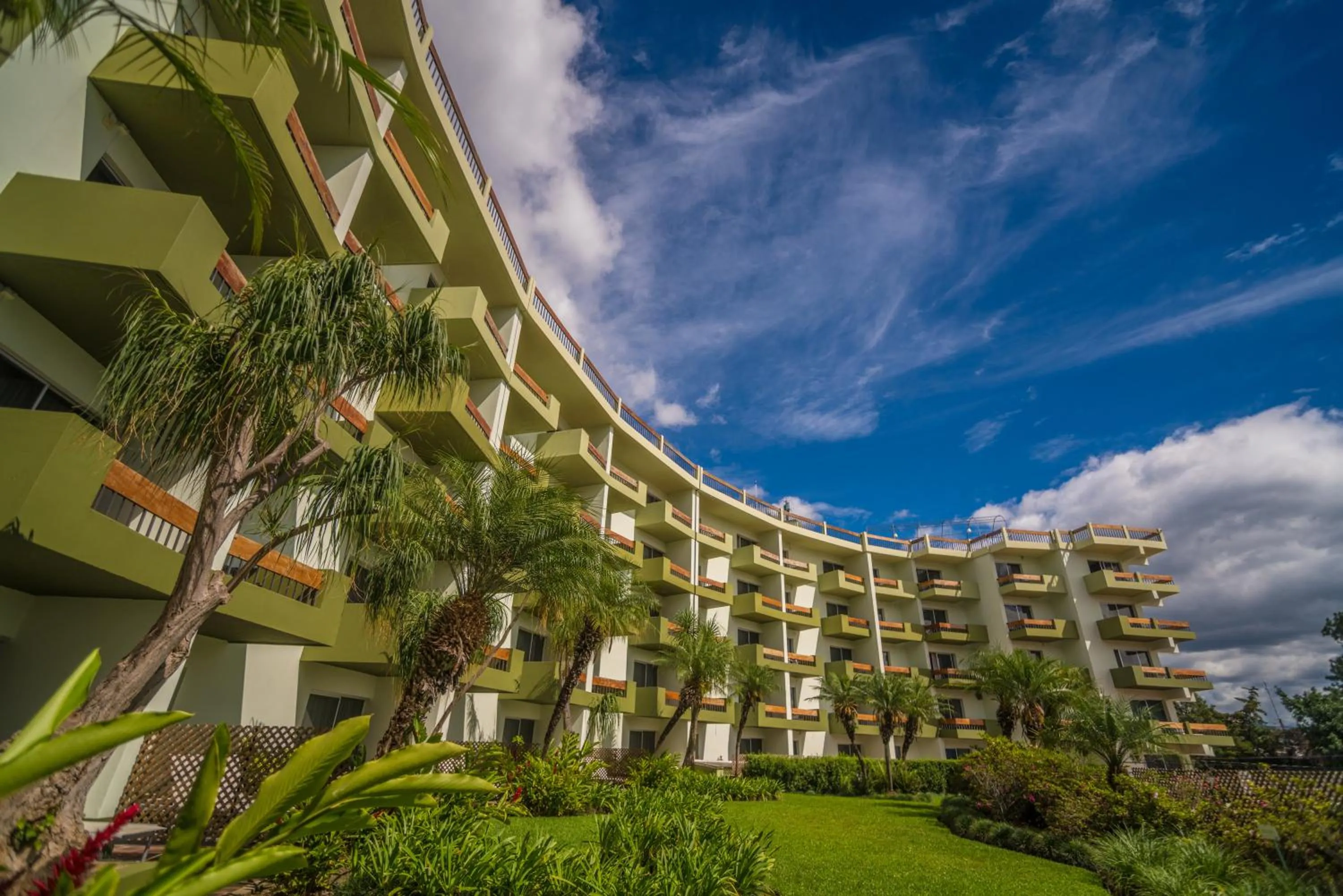 Property building in Porta Hotel del Lago