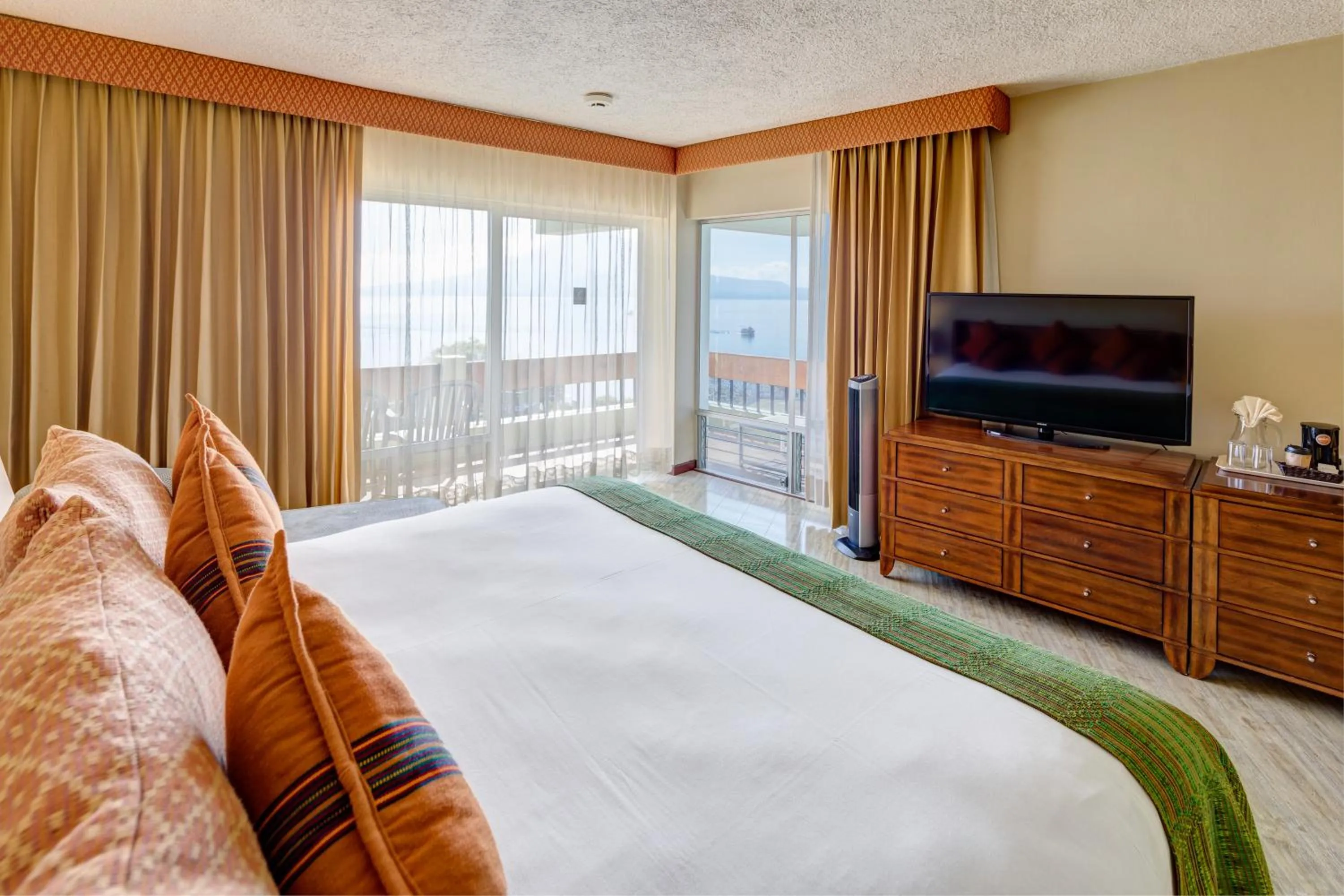 Photo of the whole room, Bed in Porta Hotel del Lago