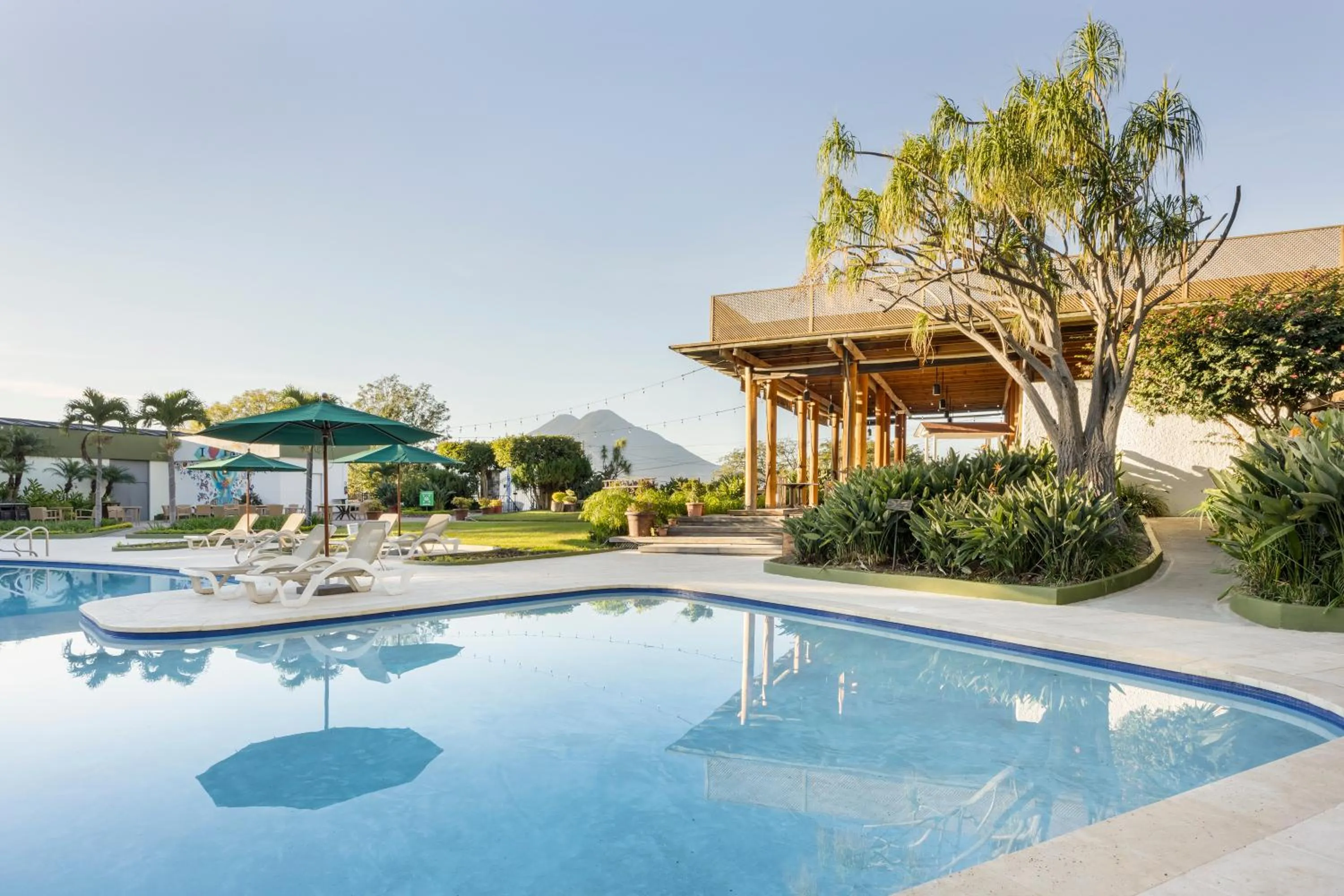Pool view in Porta Hotel del Lago