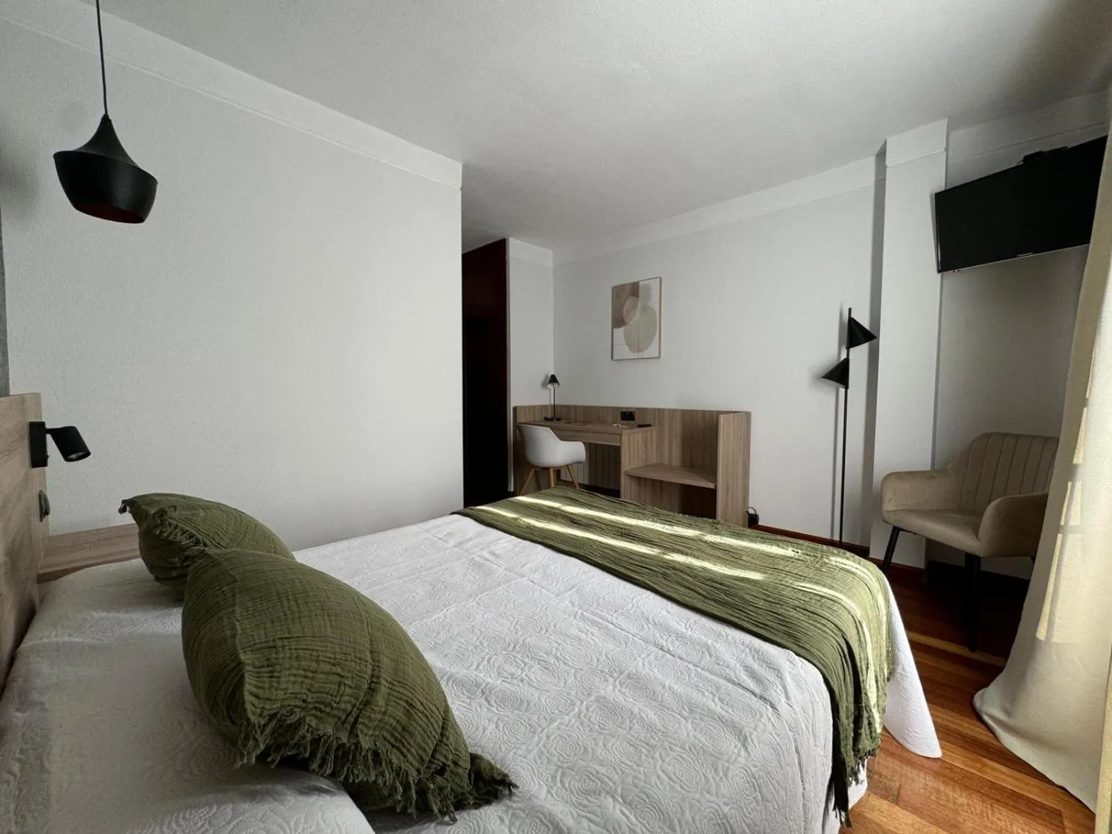 Bedroom, Bed in Hospedium Hotel La Fuente