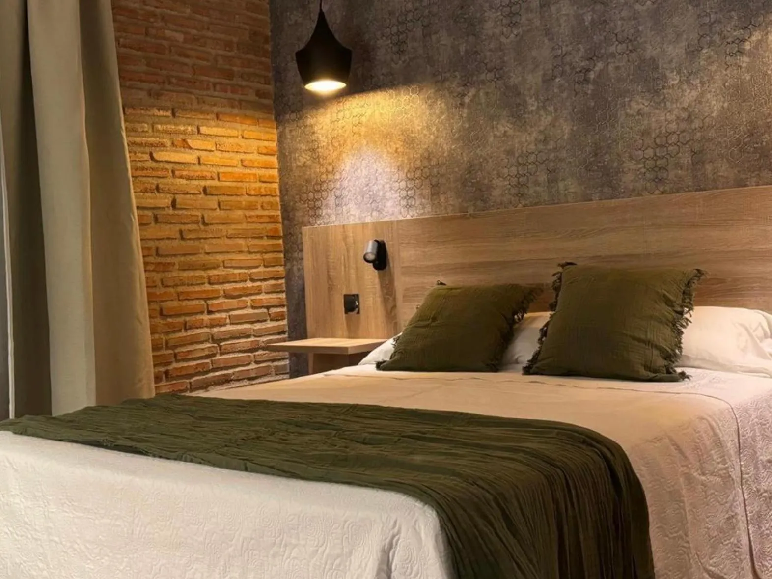 Bedroom, Bed in Hospedium Hotel La Fuente