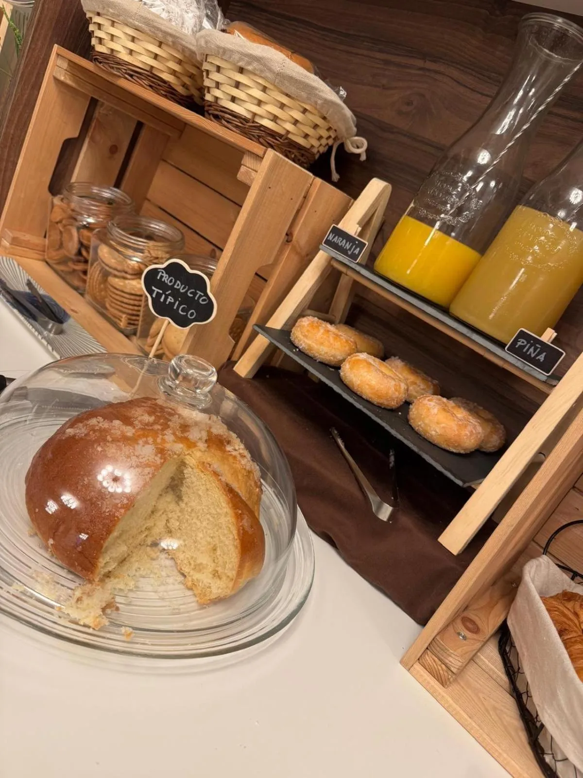 Buffet breakfast in Hospedium Hotel La Fuente