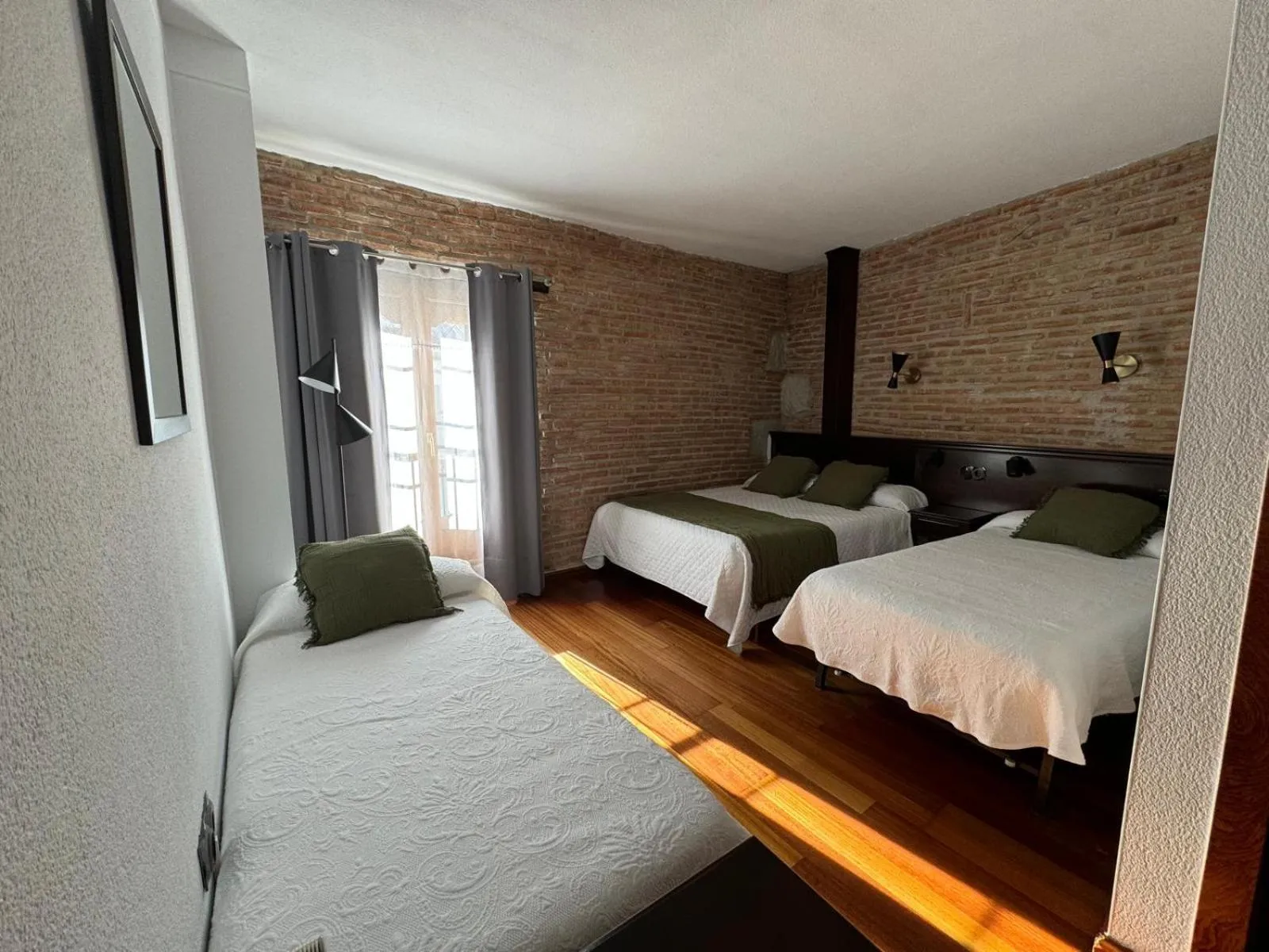 Bedroom, Bed in Hospedium Hotel La Fuente