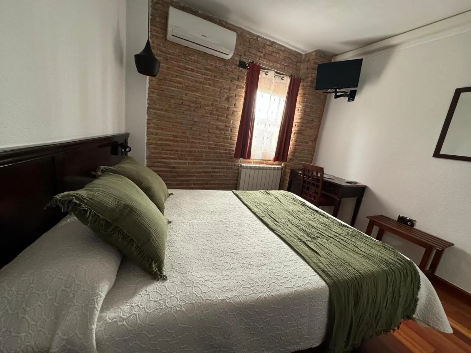 Bedroom, Bed in Hospedium Hotel La Fuente