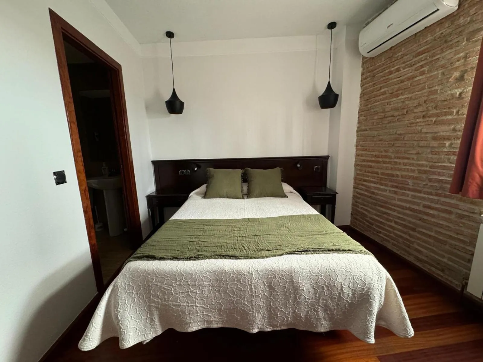 Bedroom, Bed in Hospedium Hotel La Fuente