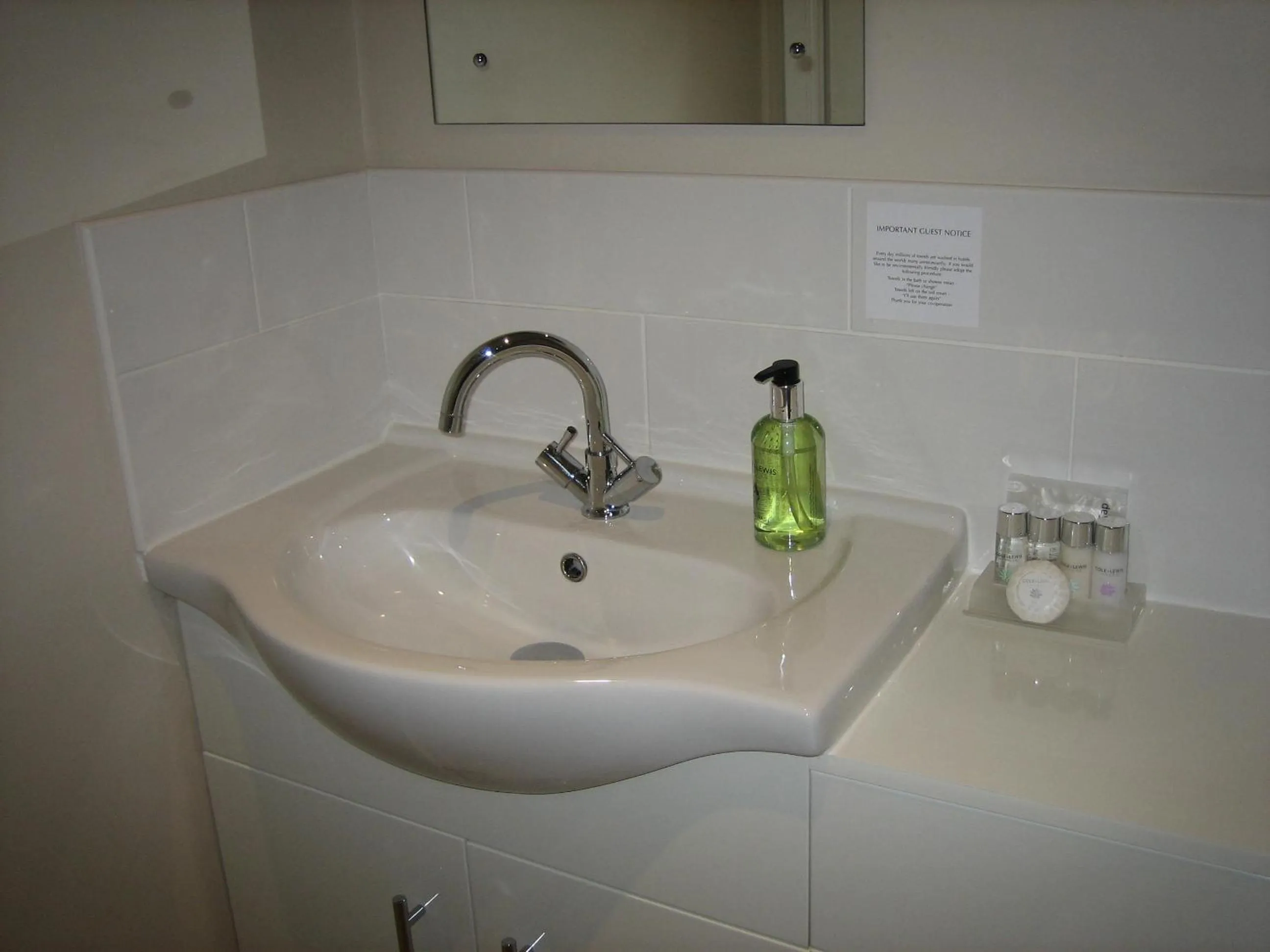 Bathroom in Geckos Rest