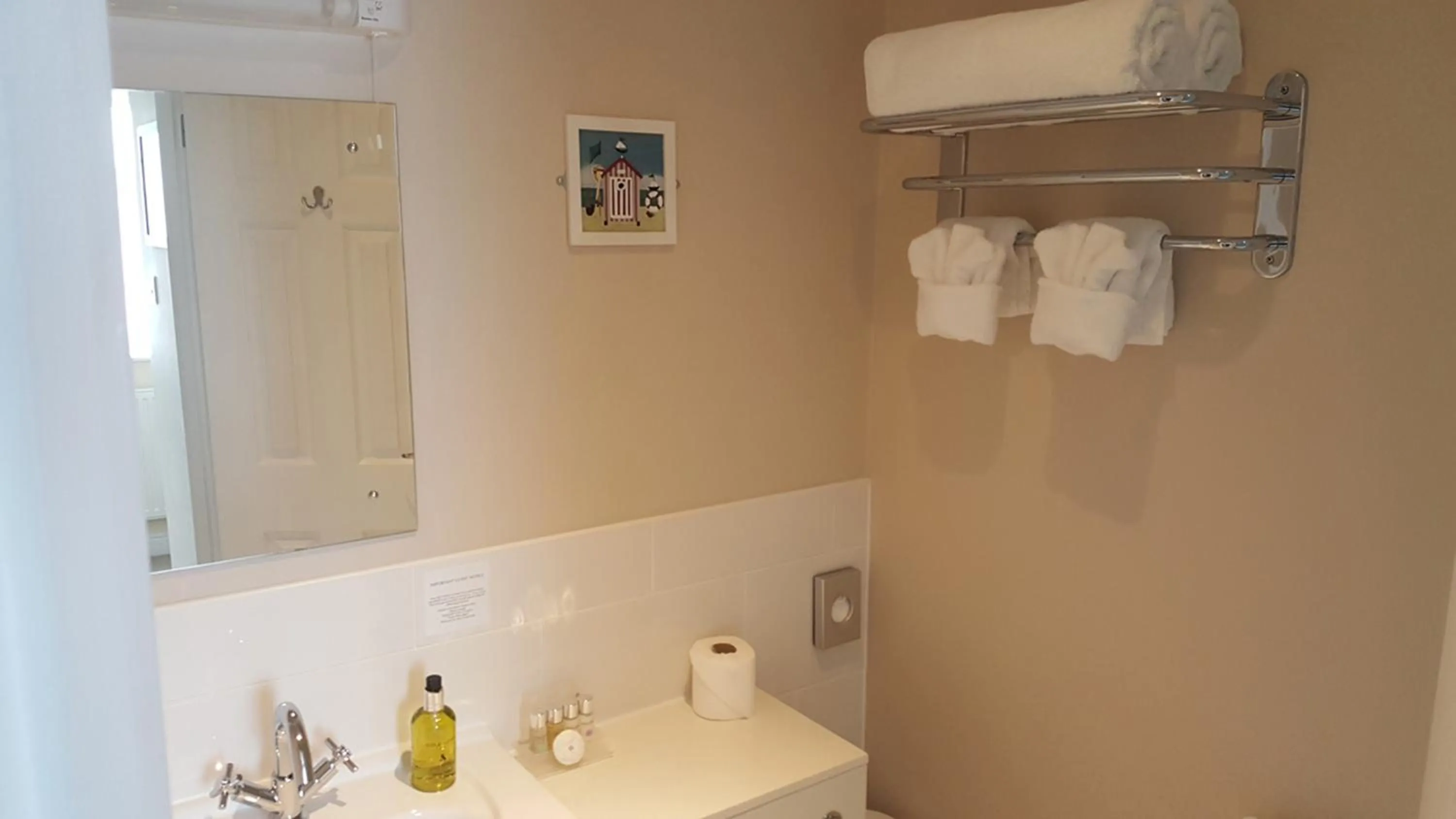 Shower in Geckos Rest