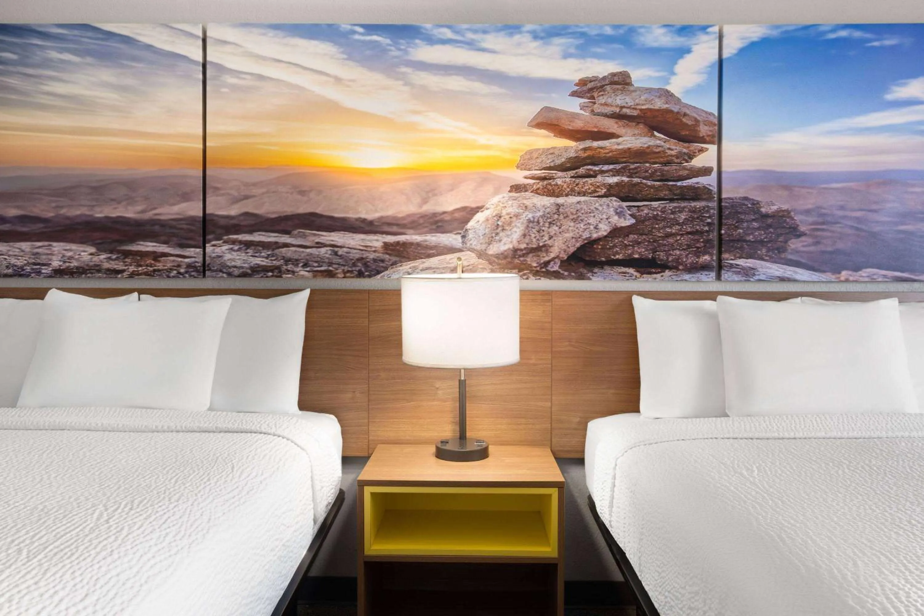 Photo of the whole room, Bed in Days Inn by Wyndham Ardmore