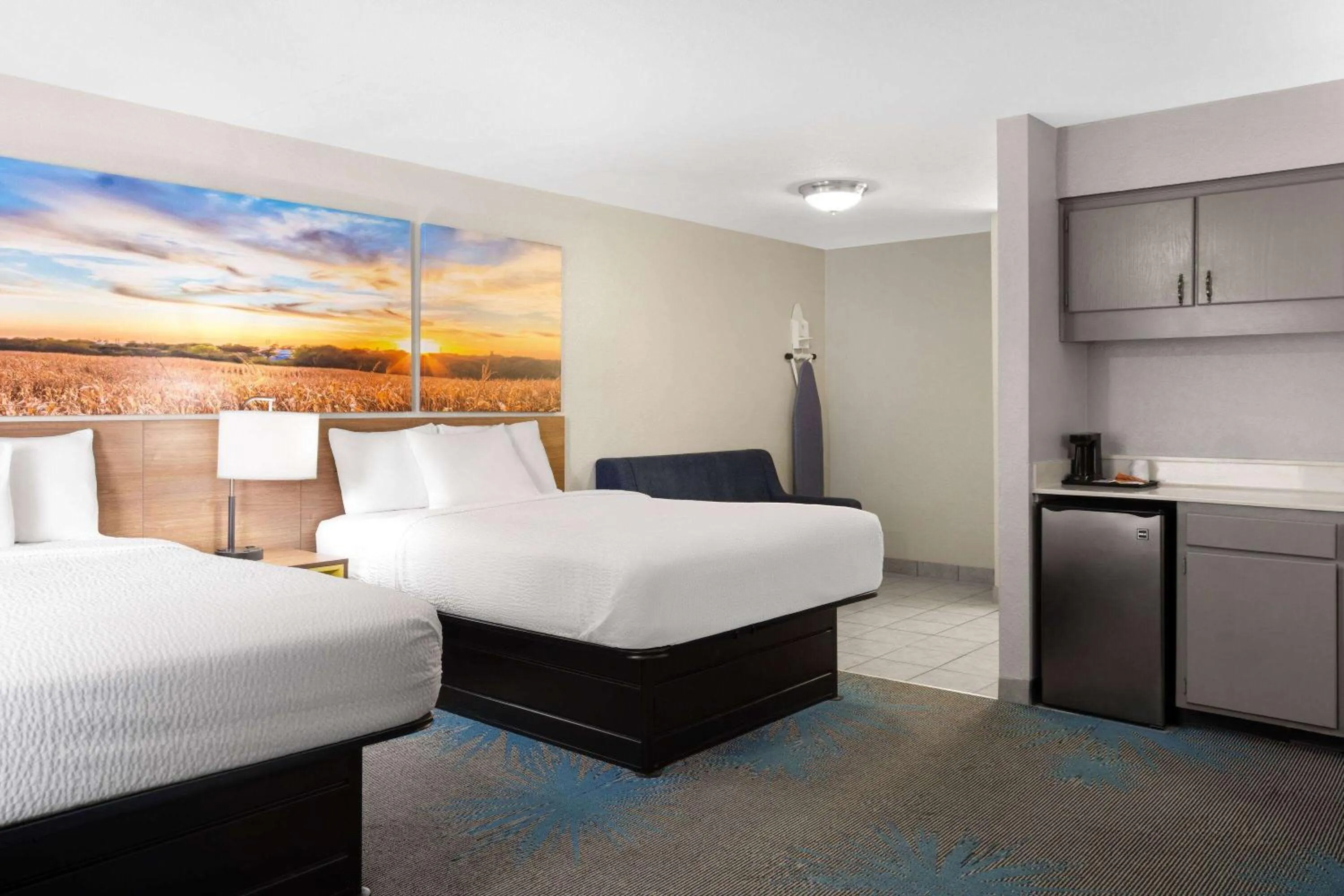 Photo of the whole room, Bed in Days Inn by Wyndham Ardmore