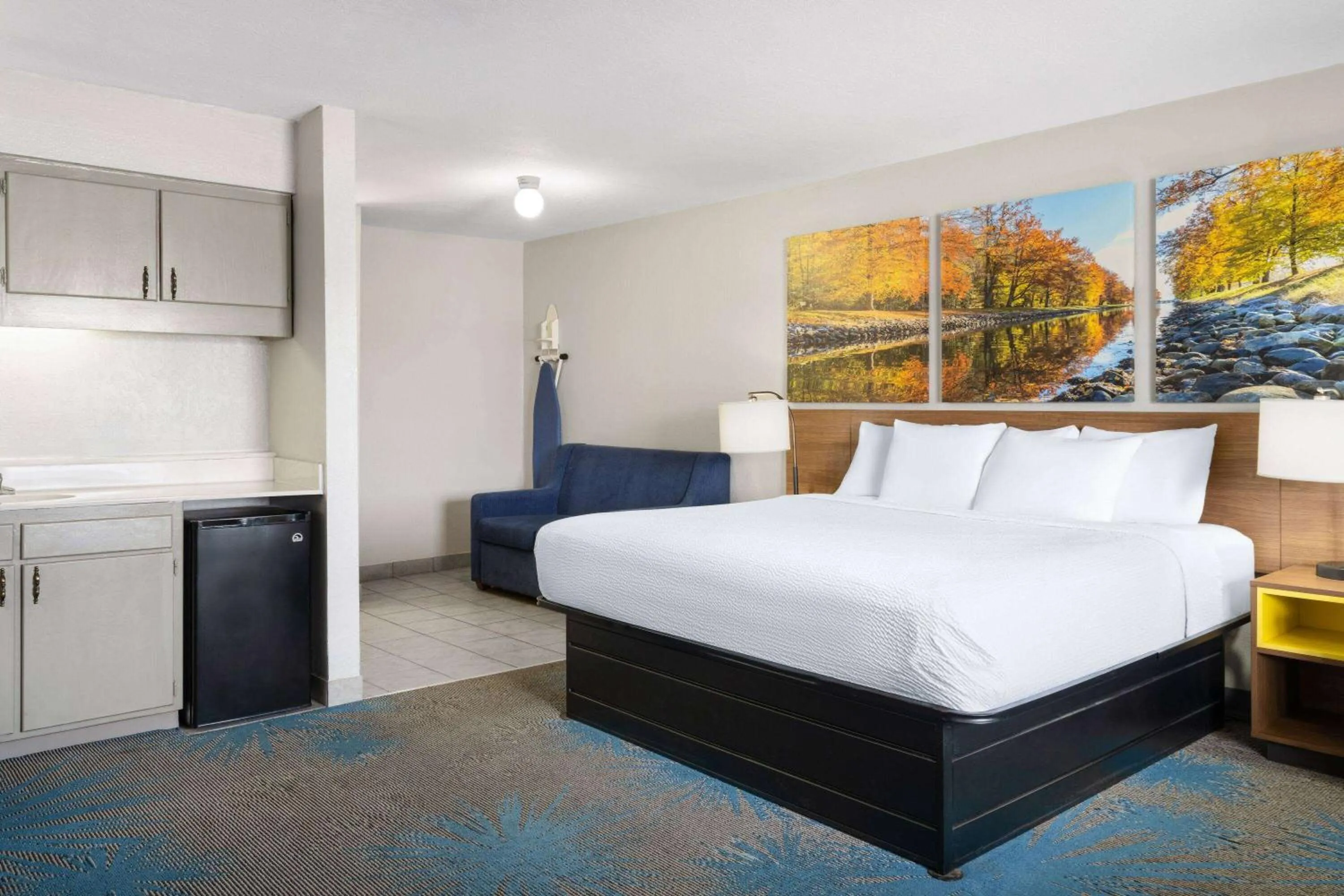 Photo of the whole room, Bed in Days Inn by Wyndham Ardmore