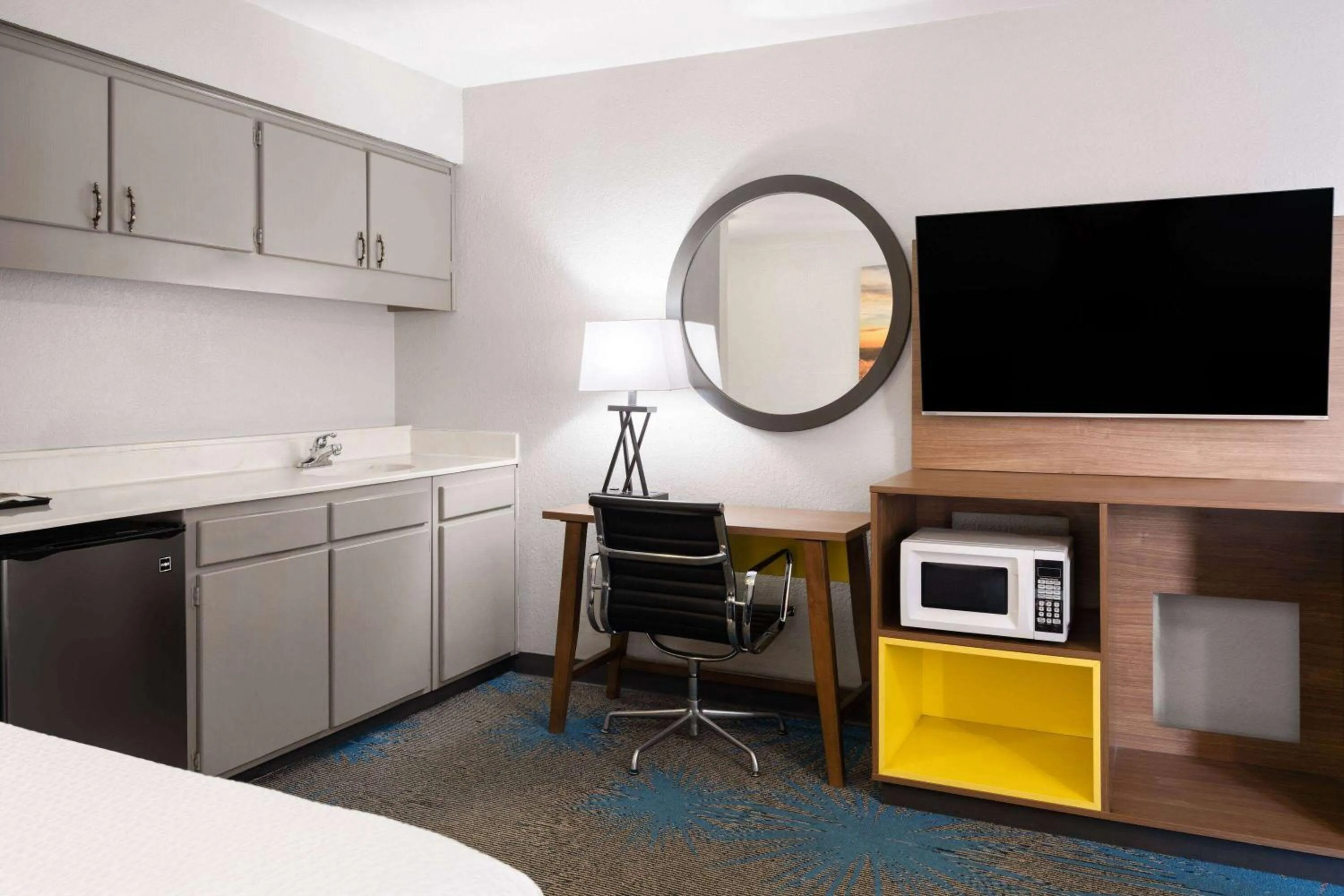 Photo of the whole room in Days Inn by Wyndham Ardmore