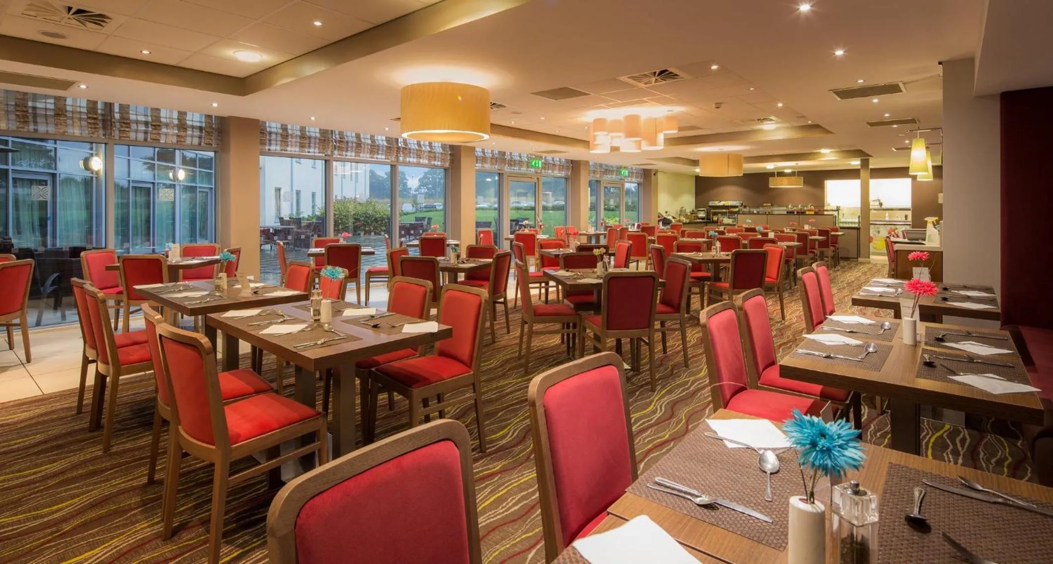 Restaurant/places to eat in London Luton Vale Hotel