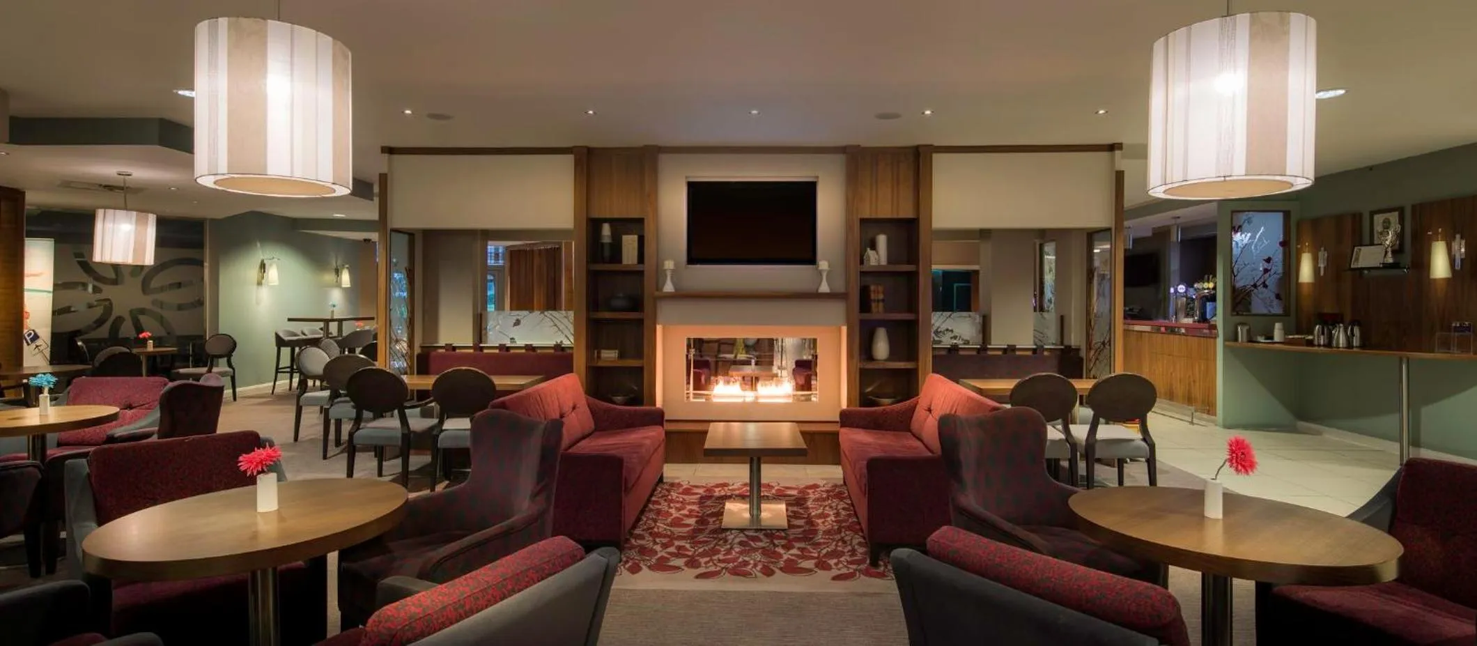 Property building in Hilton Garden Inn Luton North