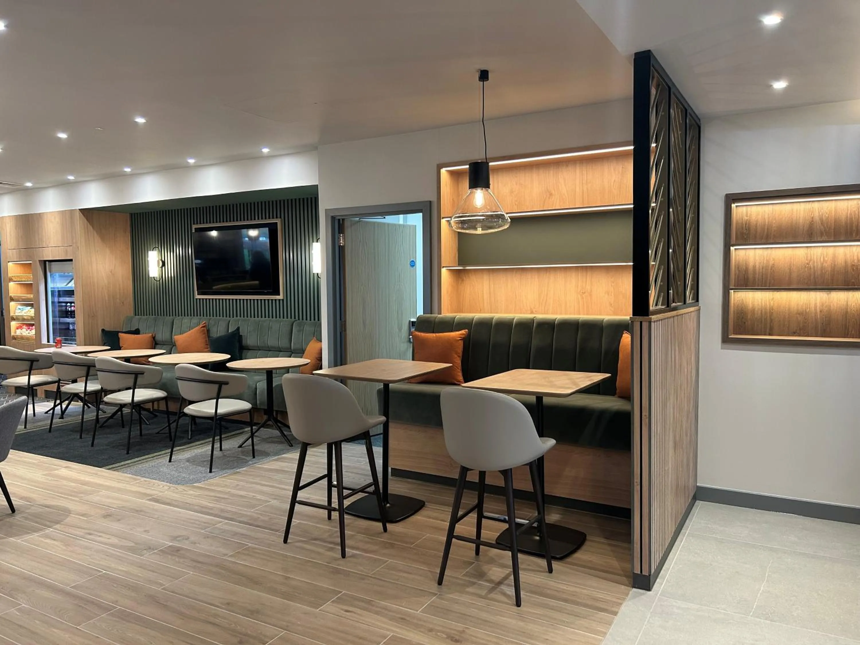 Lounge or bar in London Luton Vale Hotel
