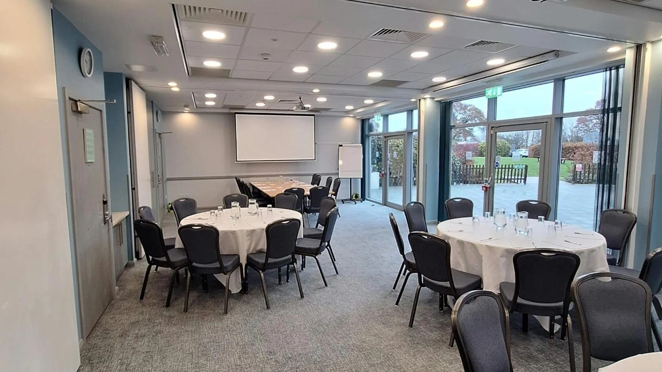 Meeting/conference room in London Luton Vale Hotel