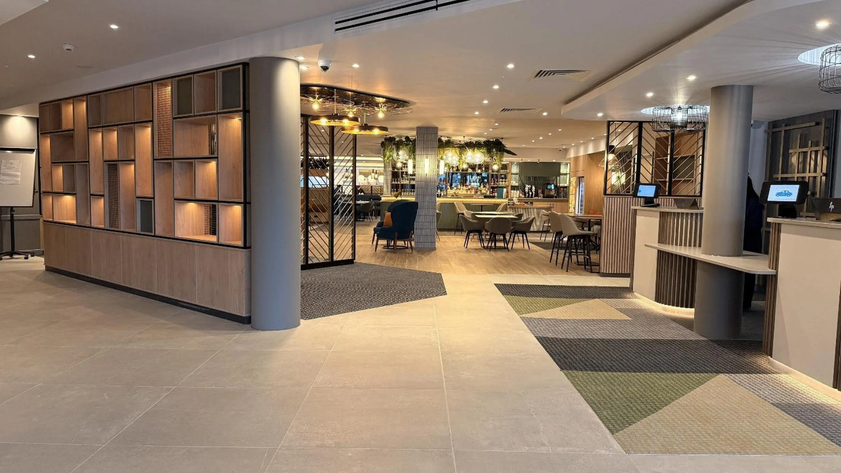 Property building in London Luton Vale Hotel