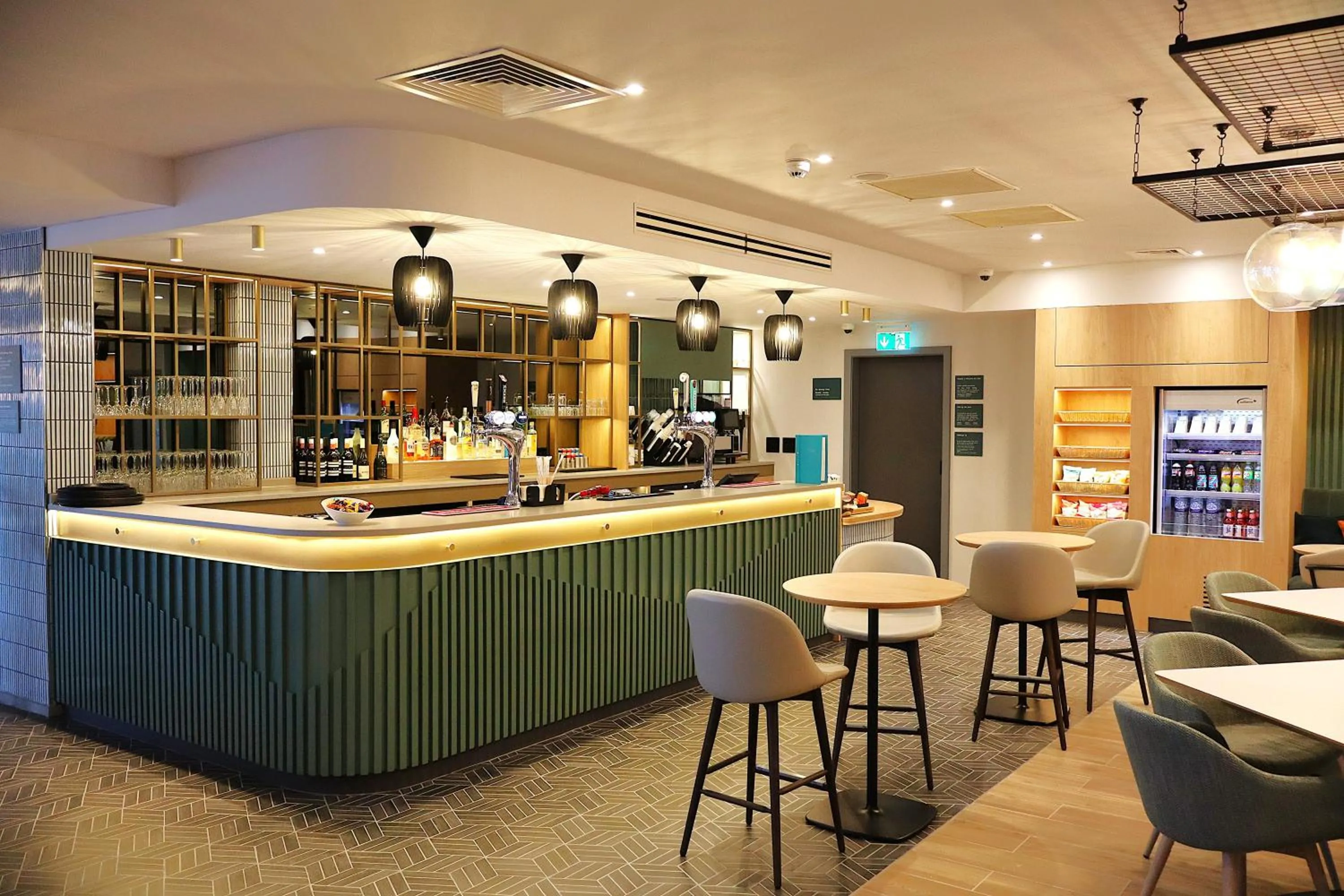 Lounge or bar in London Luton Vale Hotel