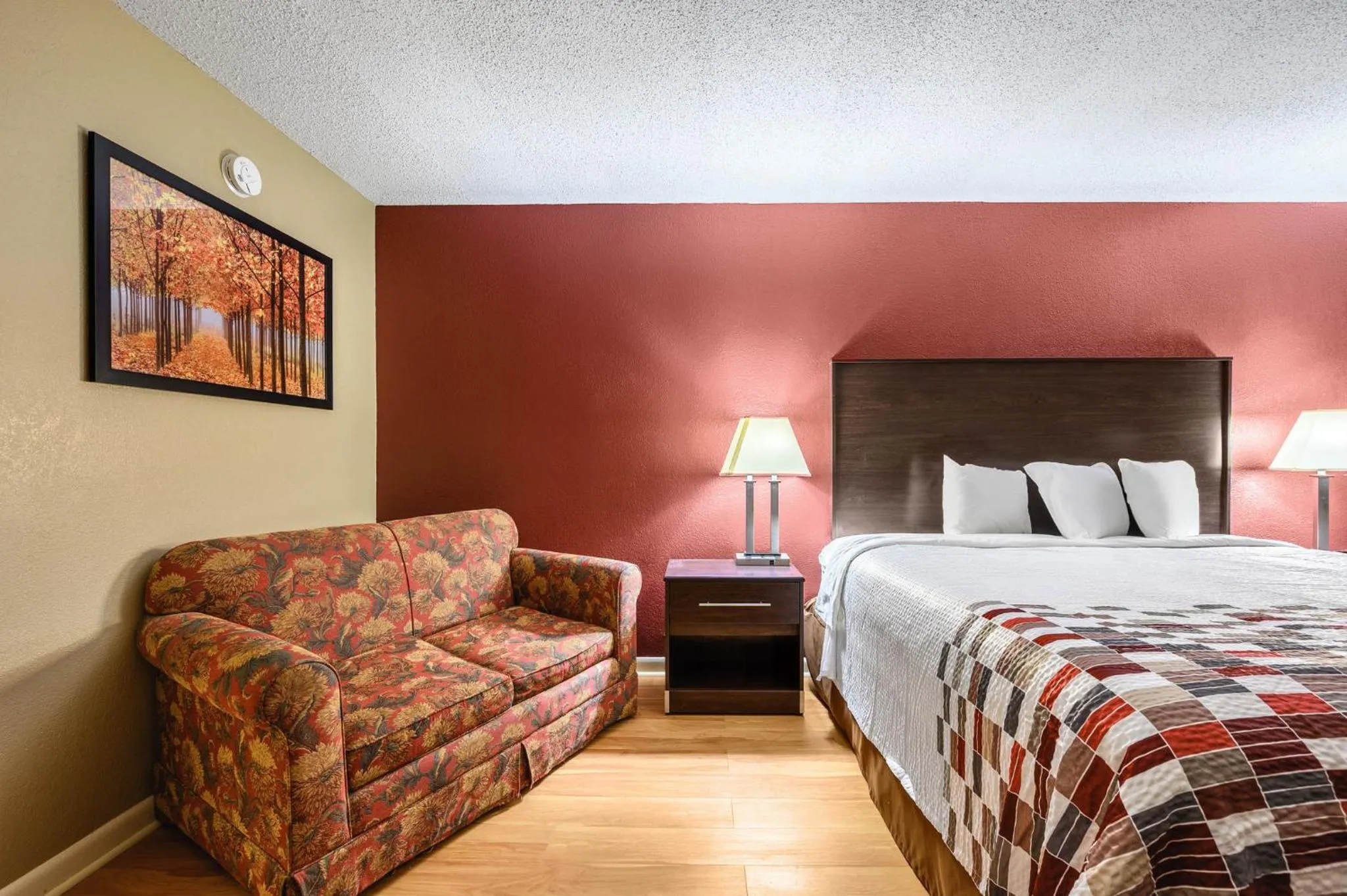 Bedroom, Bed in Red Roof Inn Sylacauga