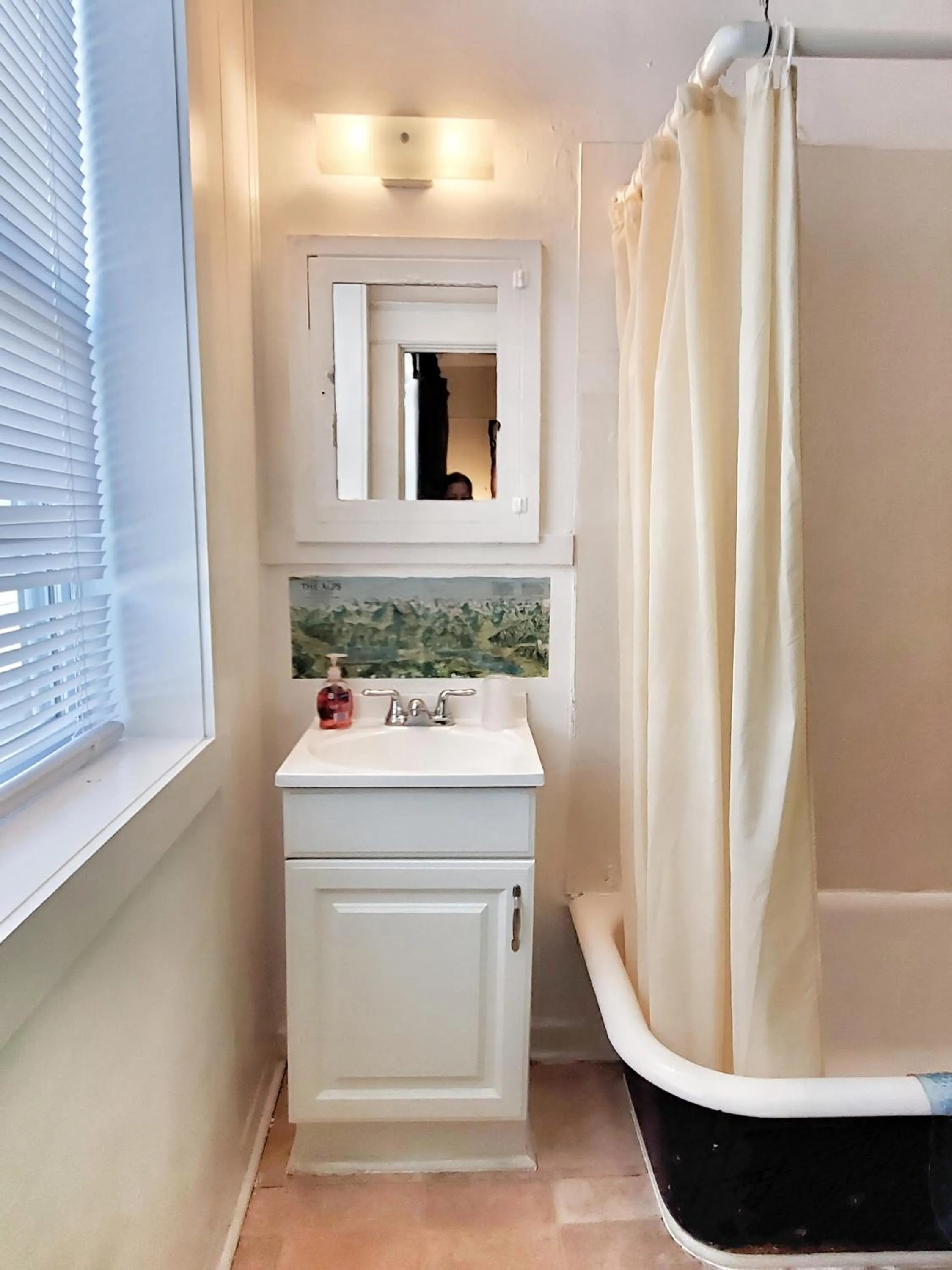 Bath in The Pirate Haus Inn