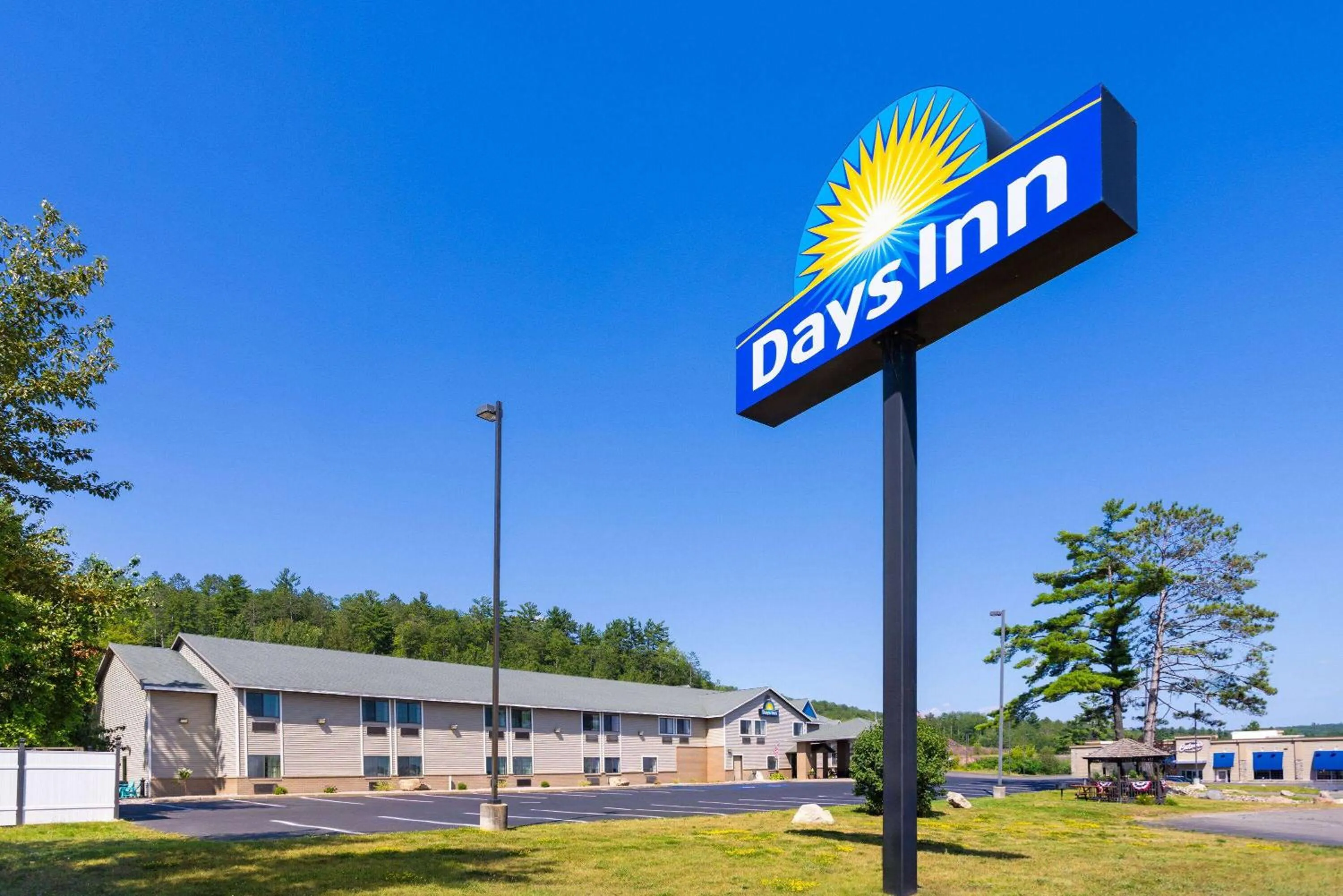 Property building in Days Inn by Wyndham Iron Mountain