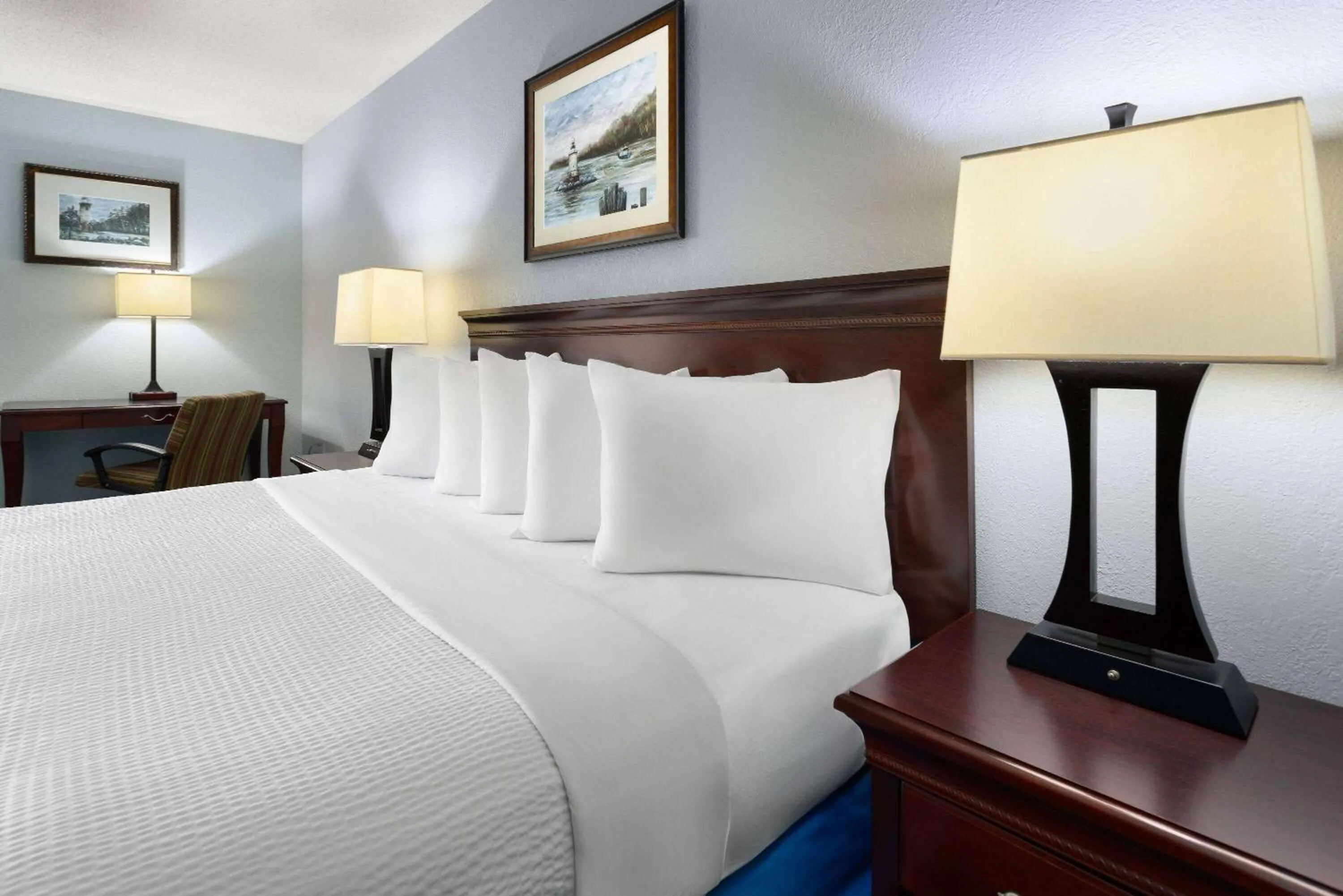 Photo of the whole room, Bed in Days Inn by Wyndham Iron Mountain