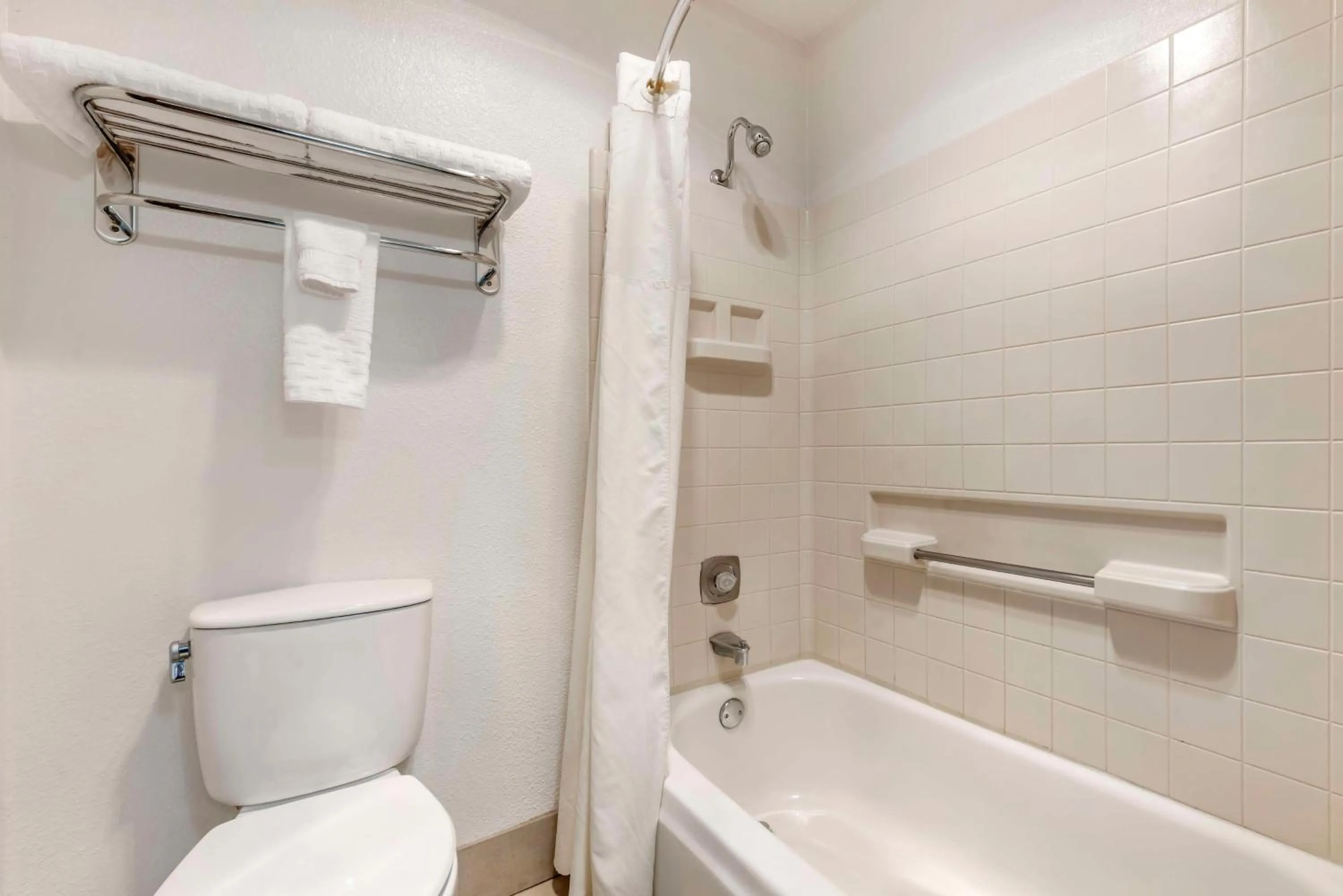 Bathroom in Best Western Aladdin Inn