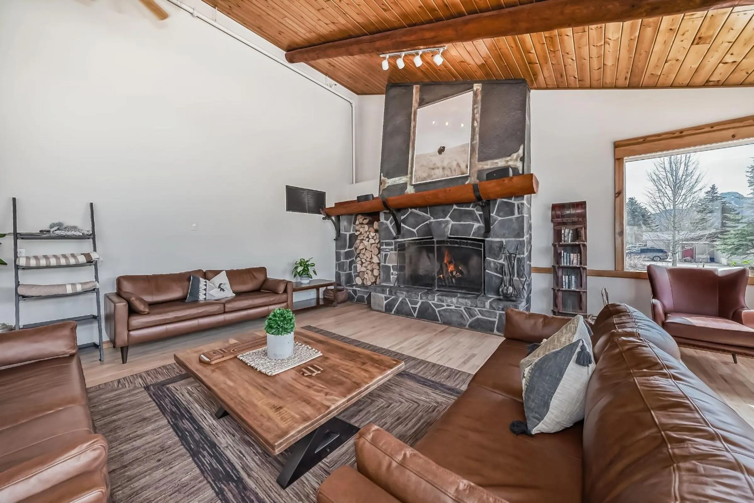 Lobby or reception in Canmore Rocky Mountain Inn