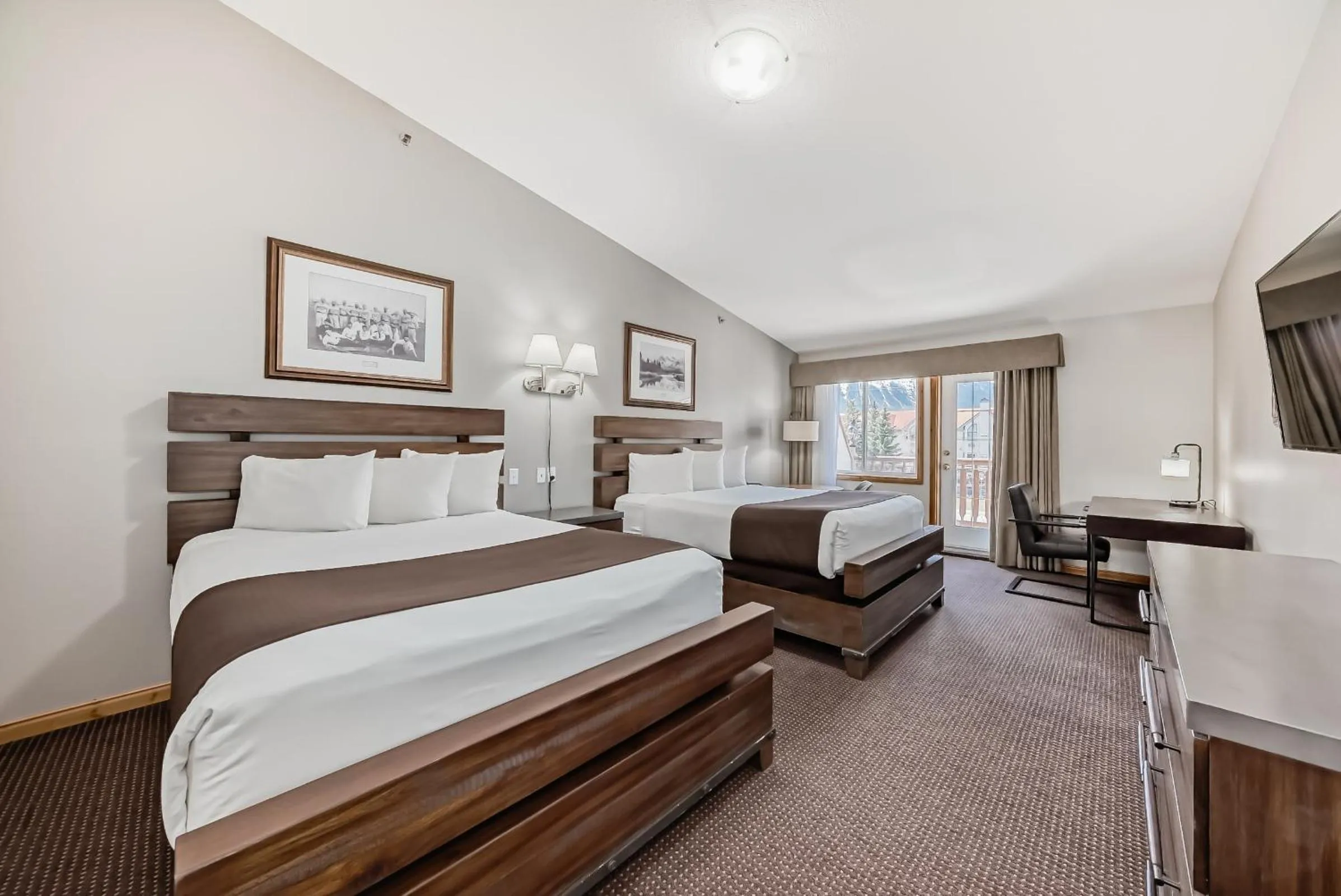 Bedroom, Bed in Canmore Rocky Mountain Inn