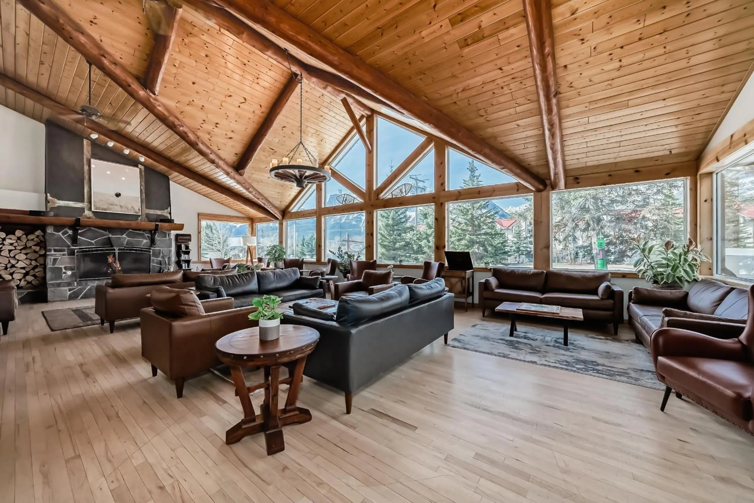 Lobby or reception in Canmore Rocky Mountain Inn