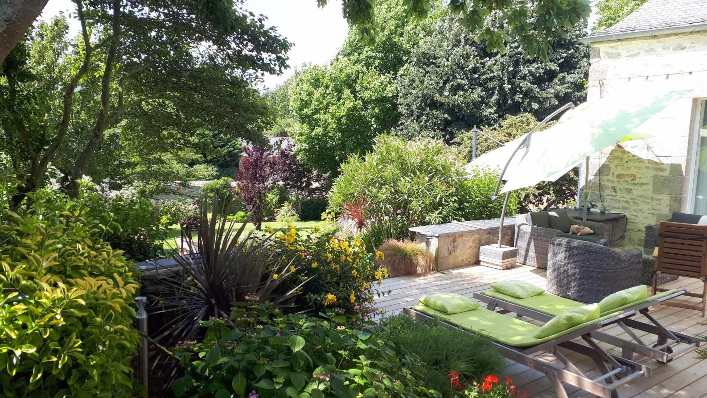 Patio in Le Vieux Couvent & SPA