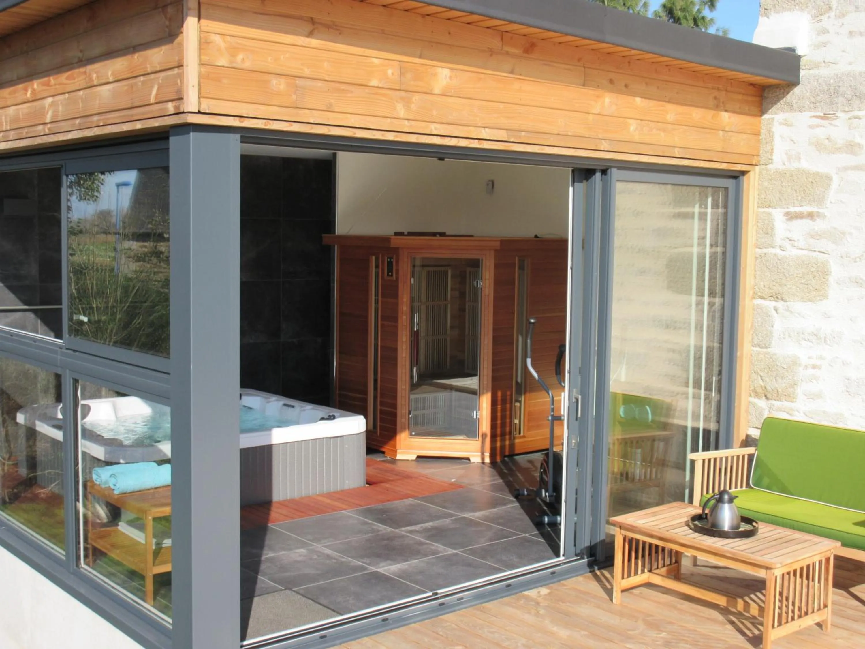 Patio in Le Vieux Couvent & SPA