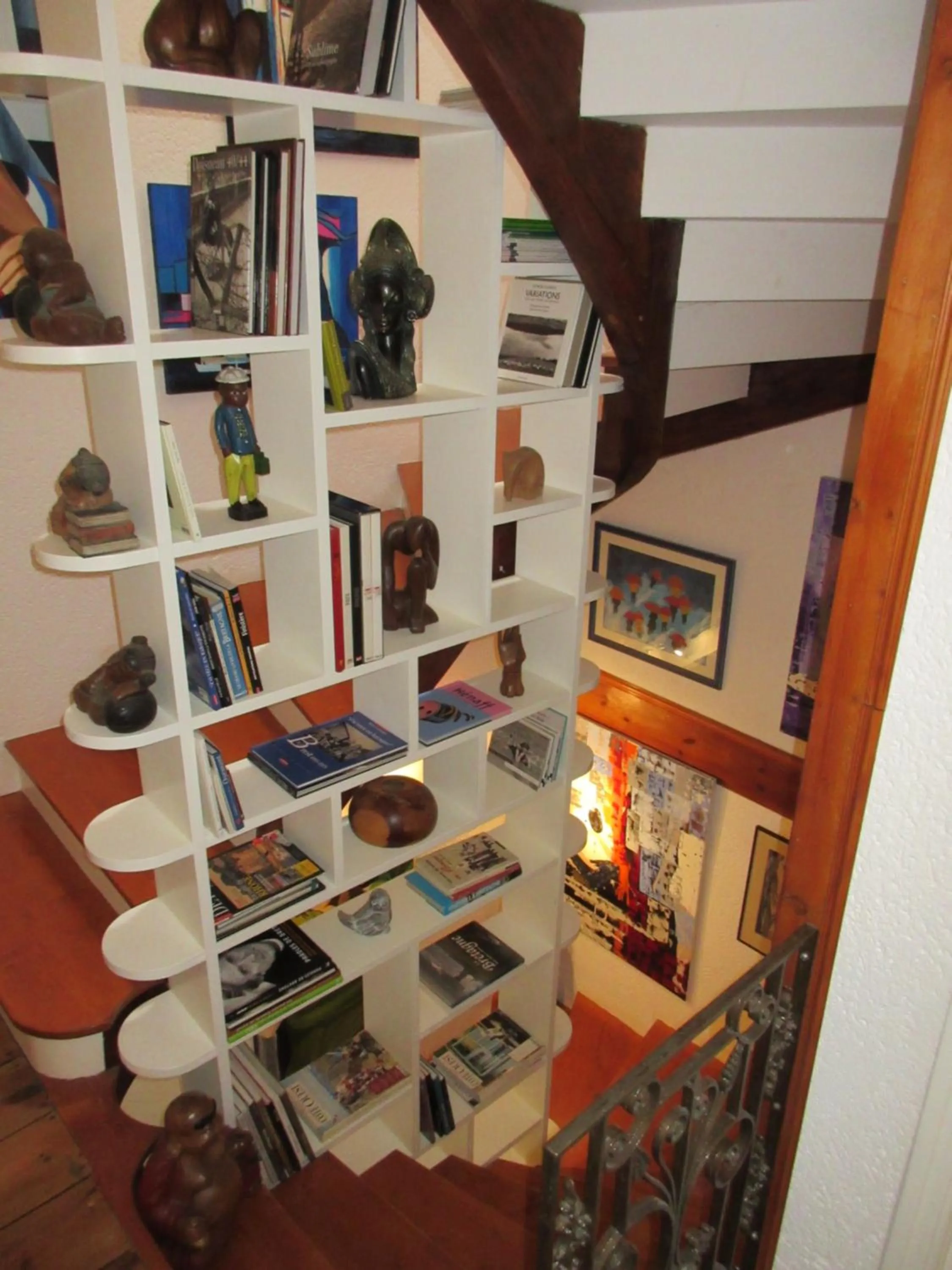 Library in Le Vieux Couvent & SPA