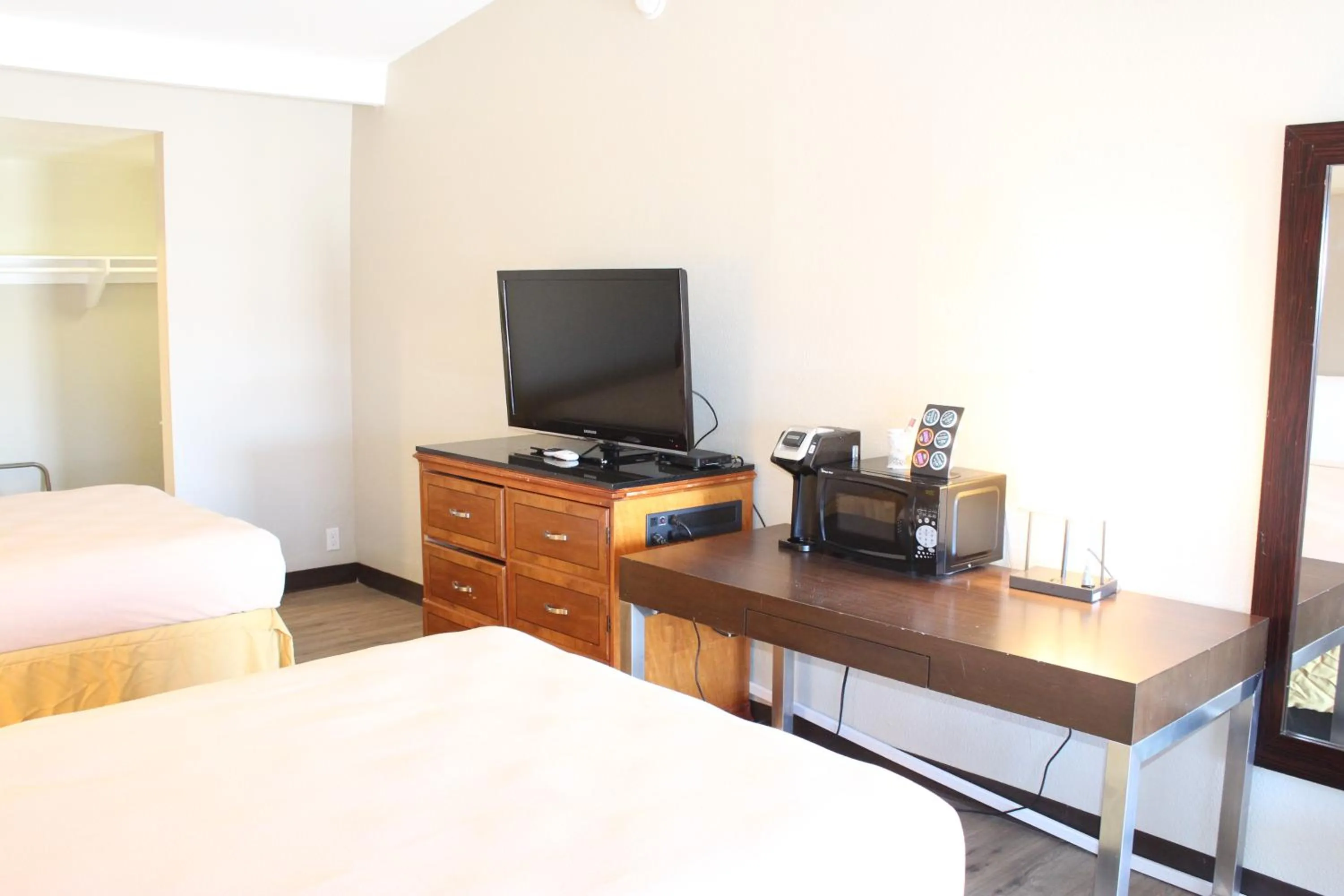 Coffee/tea facilities, Bed in Travelodge by Wyndham Blythe