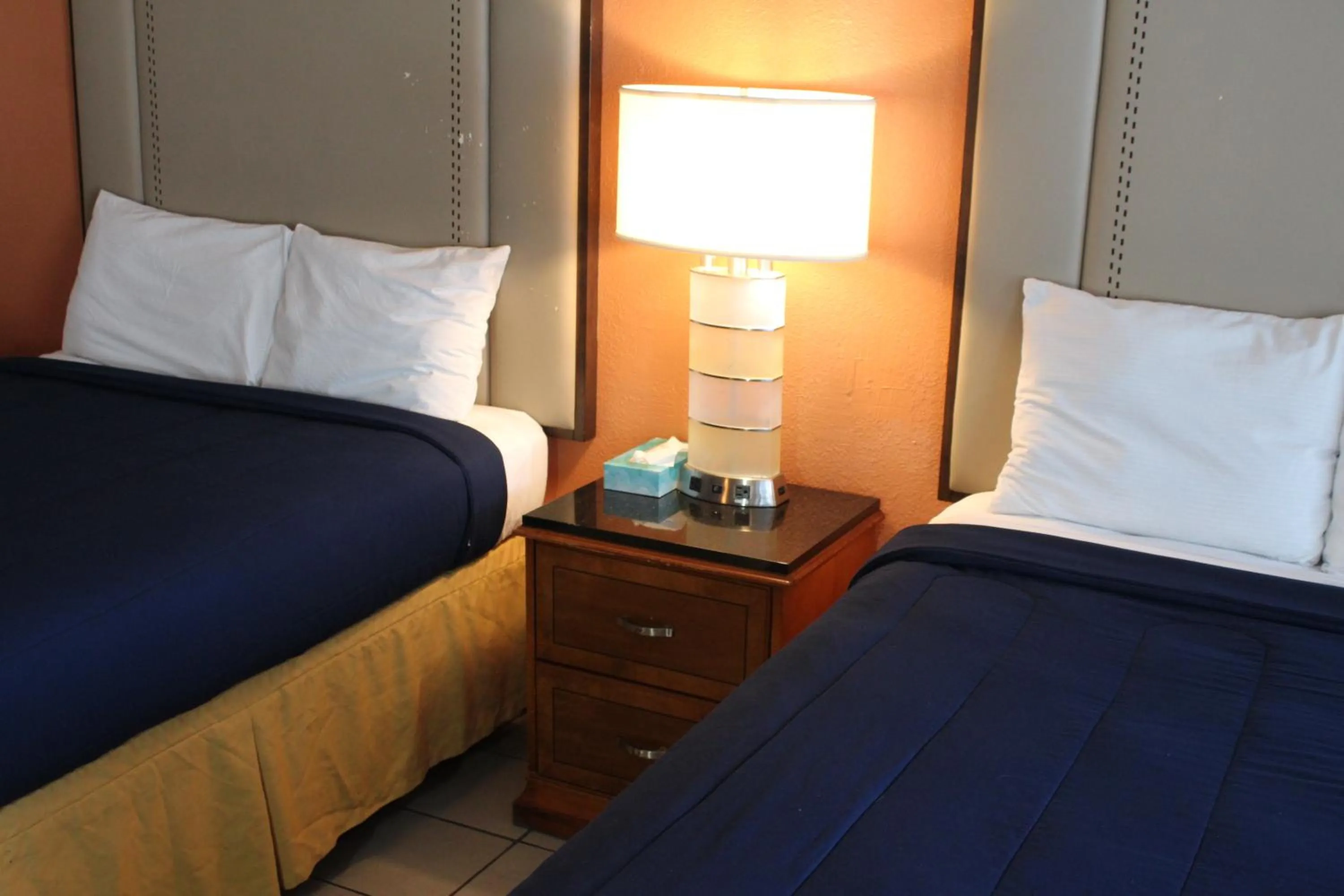 Bedroom, Bed in Travelodge by Wyndham Blythe