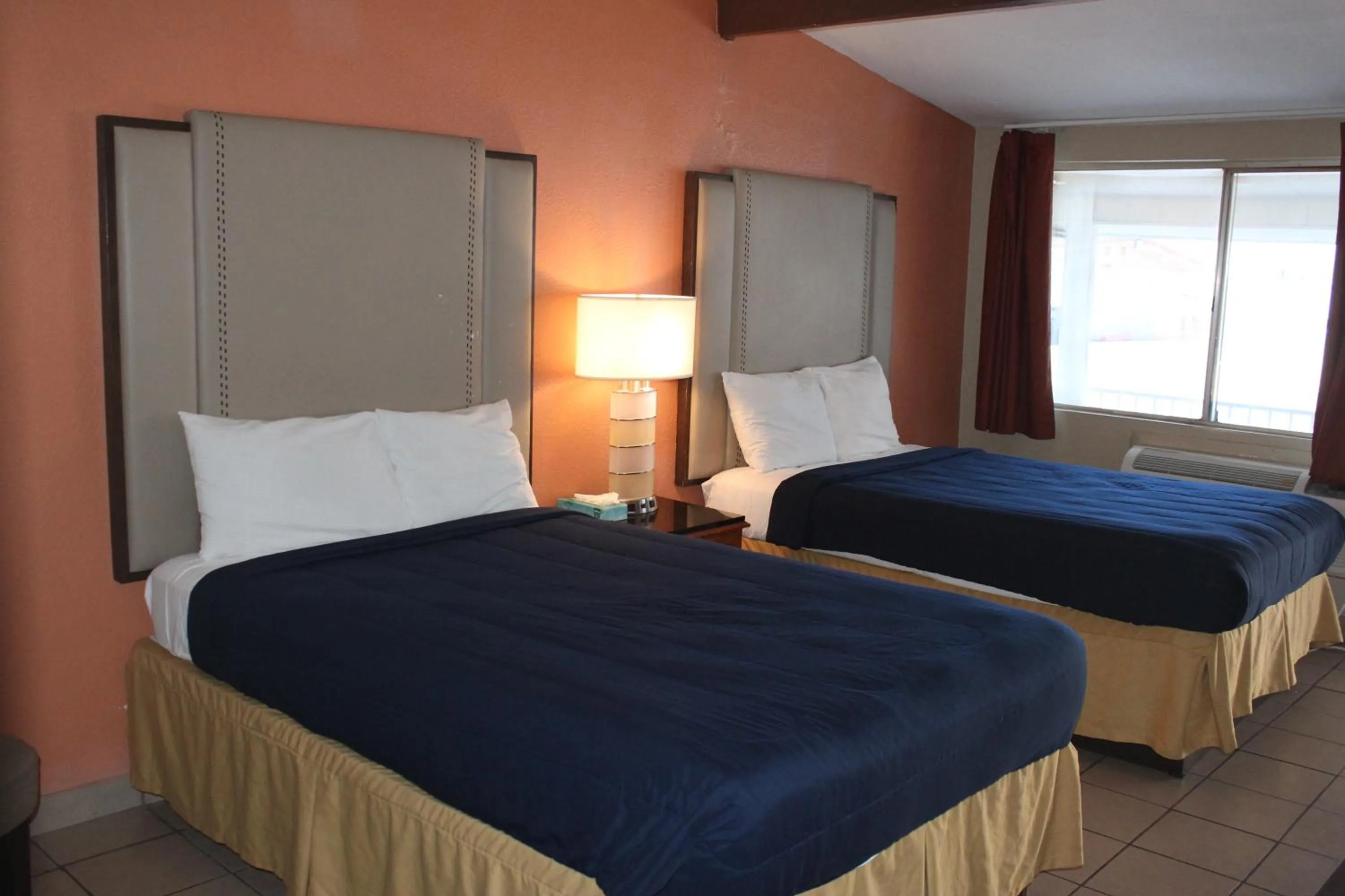 Bedroom, Bed in Travelodge by Wyndham Blythe