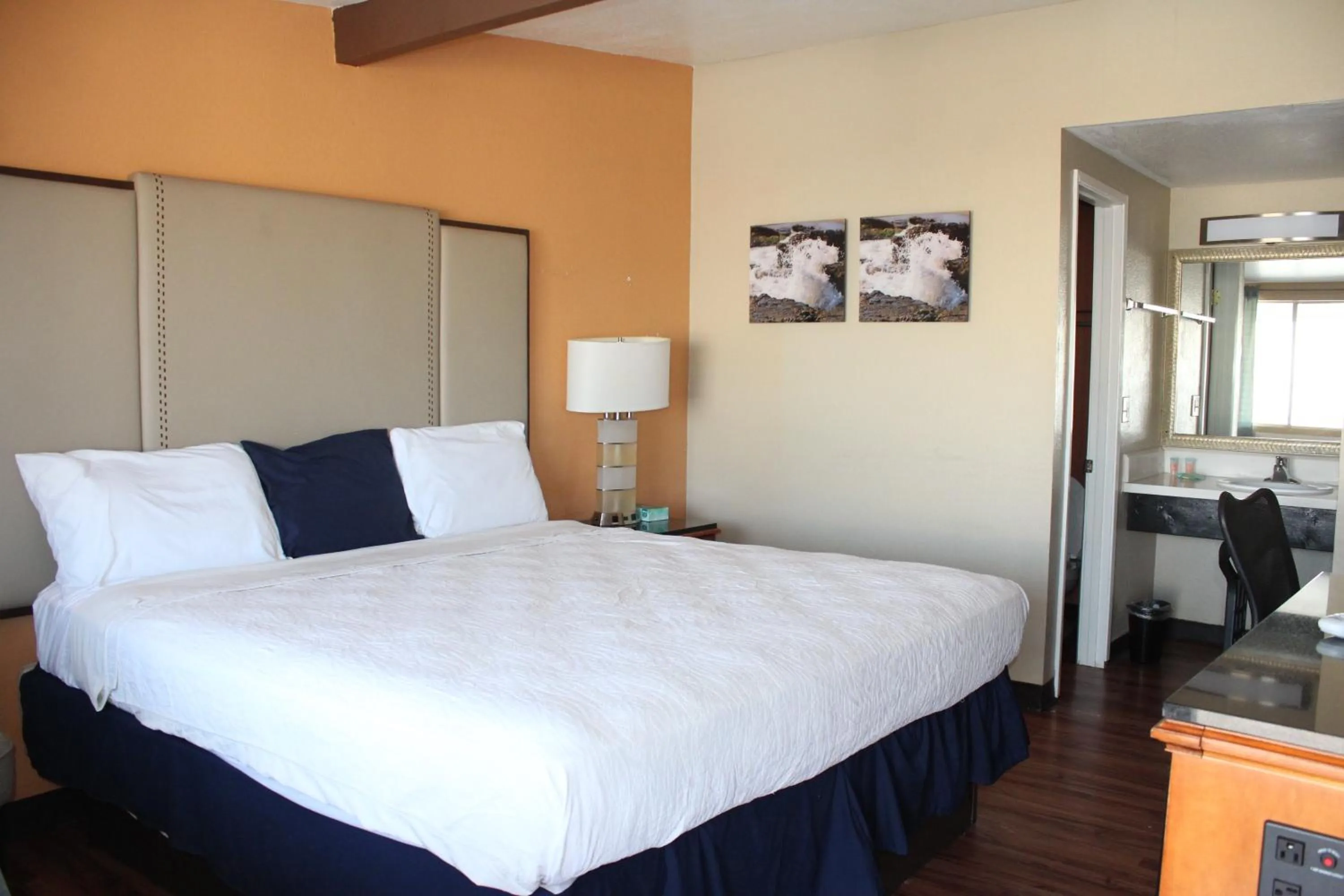 Bedroom, Bed in Travelodge by Wyndham Blythe