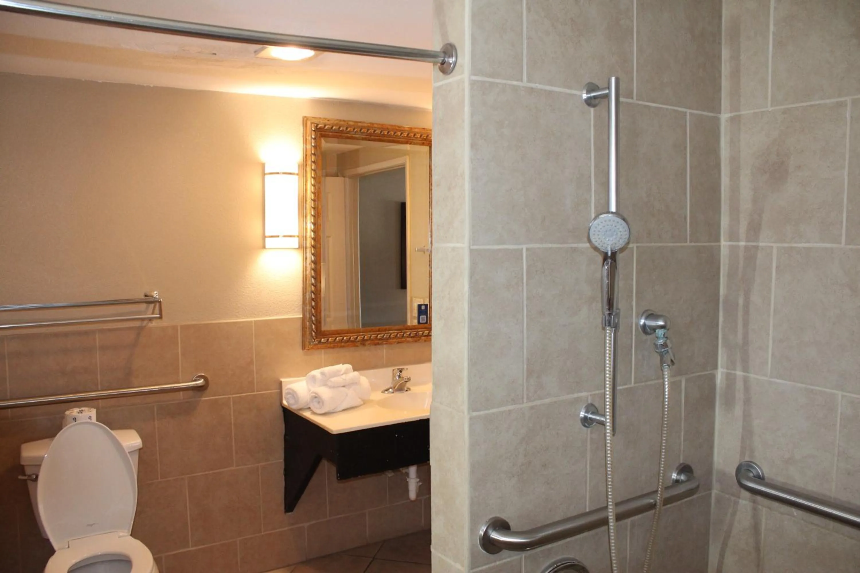 Shower in Travelodge by Wyndham Blythe