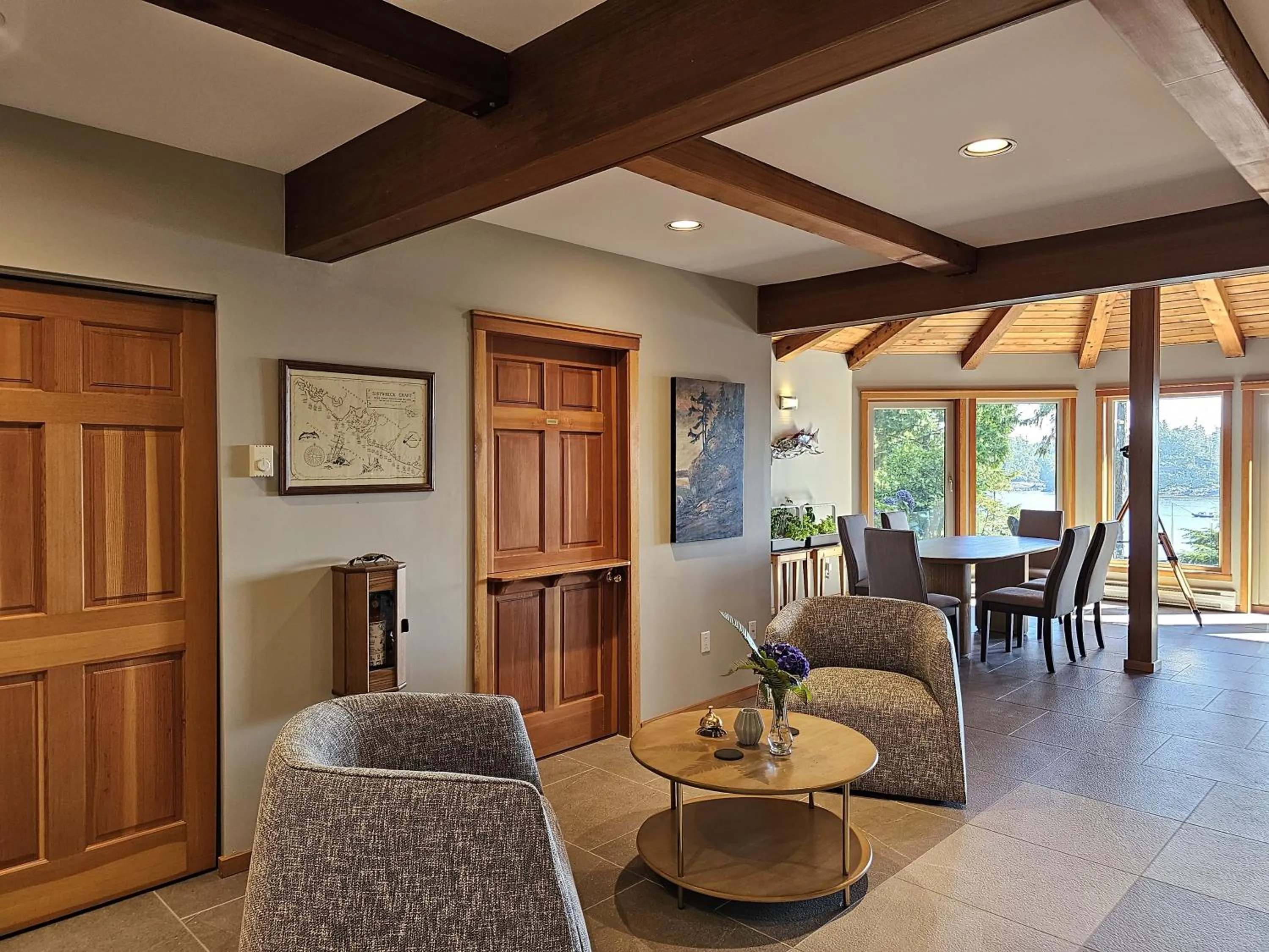 Communal lounge/ TV room in Snug Harbour Inn