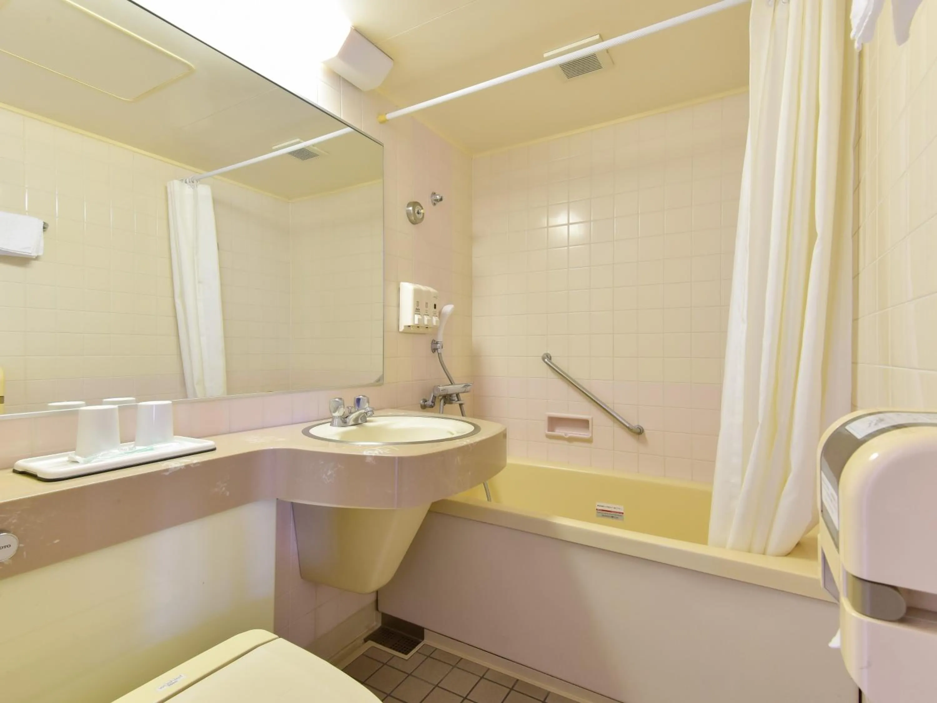 Shower in Yokkaichi City Hotel Annex