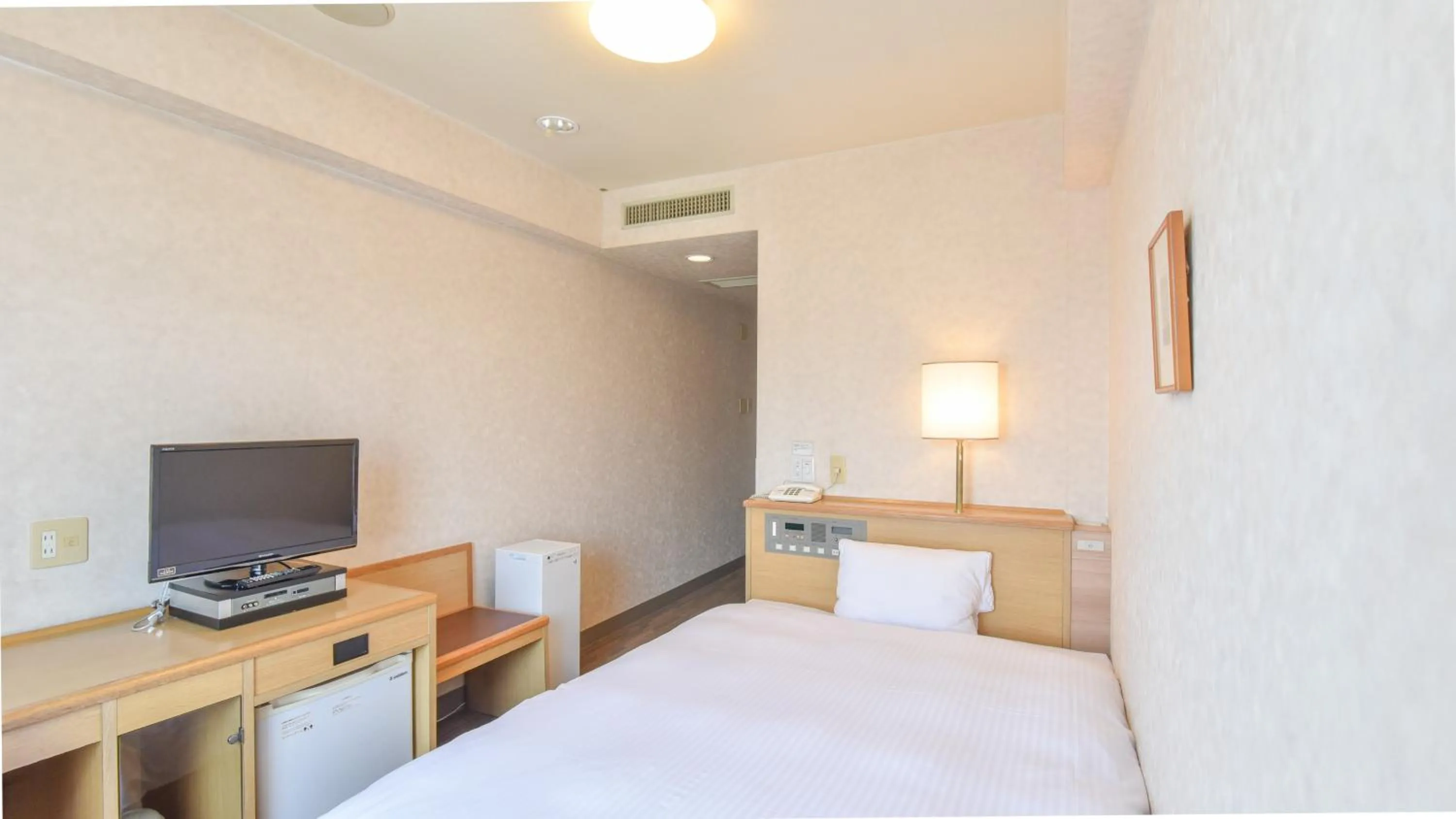 Bed in Yokkaichi City Hotel Annex
